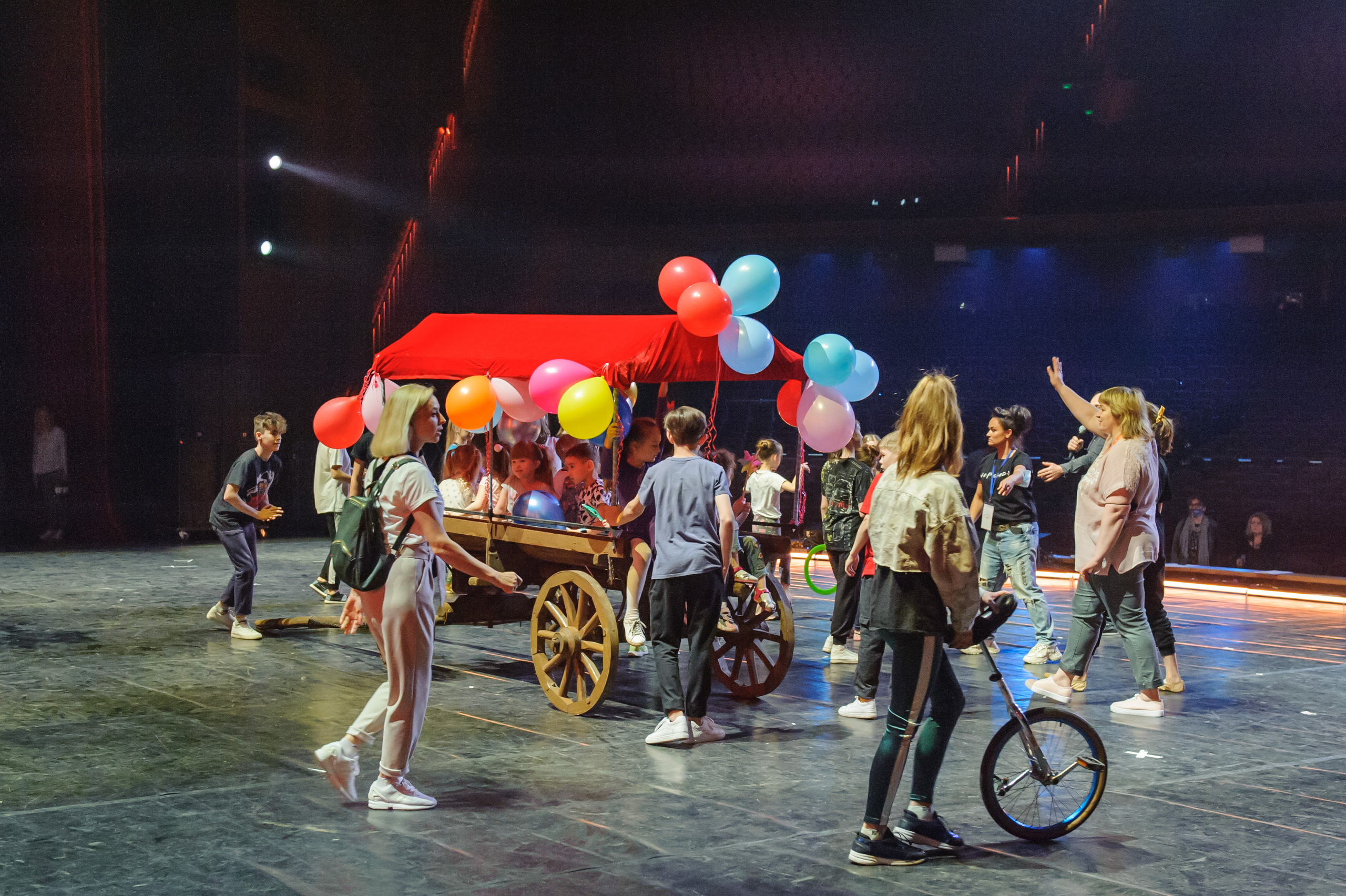 Концерт «Взрослые и Дети. Непоседам — 30!». Бренд-фотограф для экспертов и блогеров в Москве Влада Горбовская