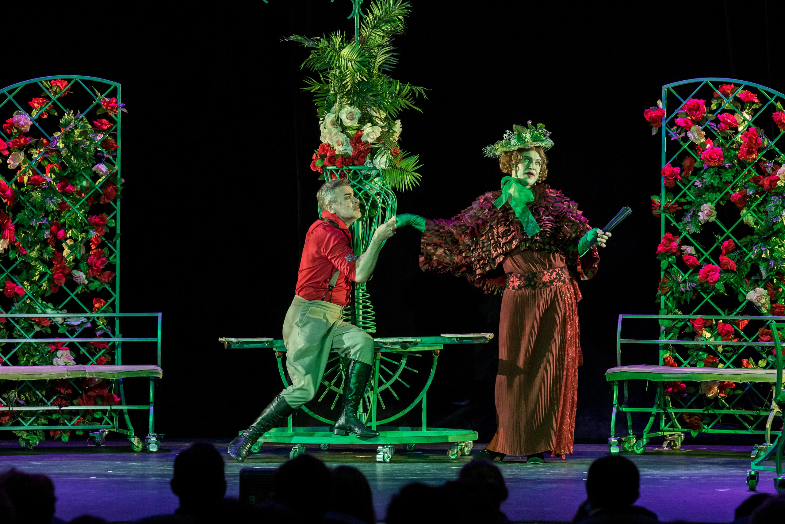 Спектакль «Здравствуйте, я ваша тётя!» — театр «На Басманной». Бренд-фотограф для экспертов и блогеров в Москве Влада Горбовская