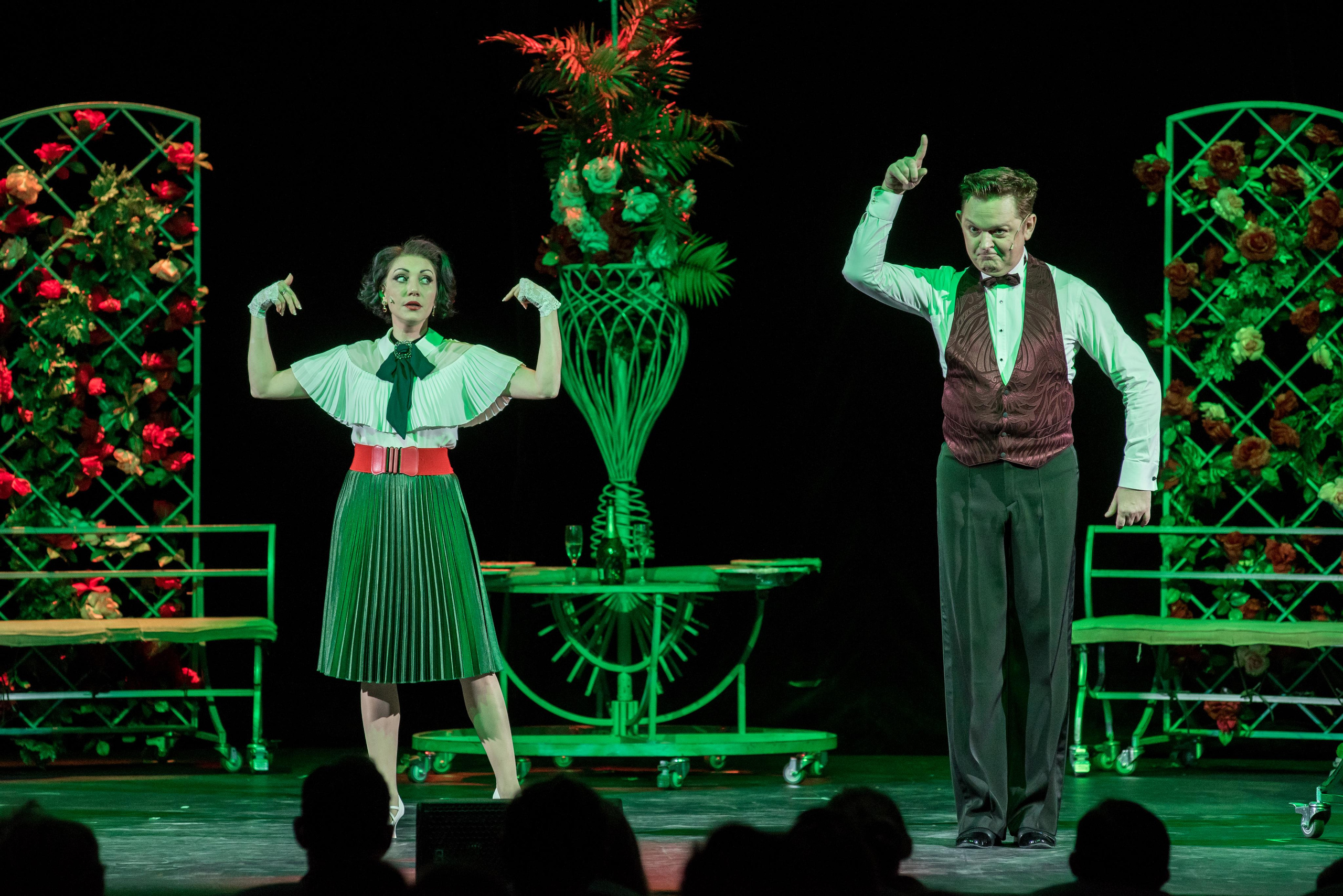 Спектакль «Здравствуйте, я ваша тётя!» — театр «На Басманной». Бренд-фотограф для экспертов и блогеров в Москве Влада Горбовская