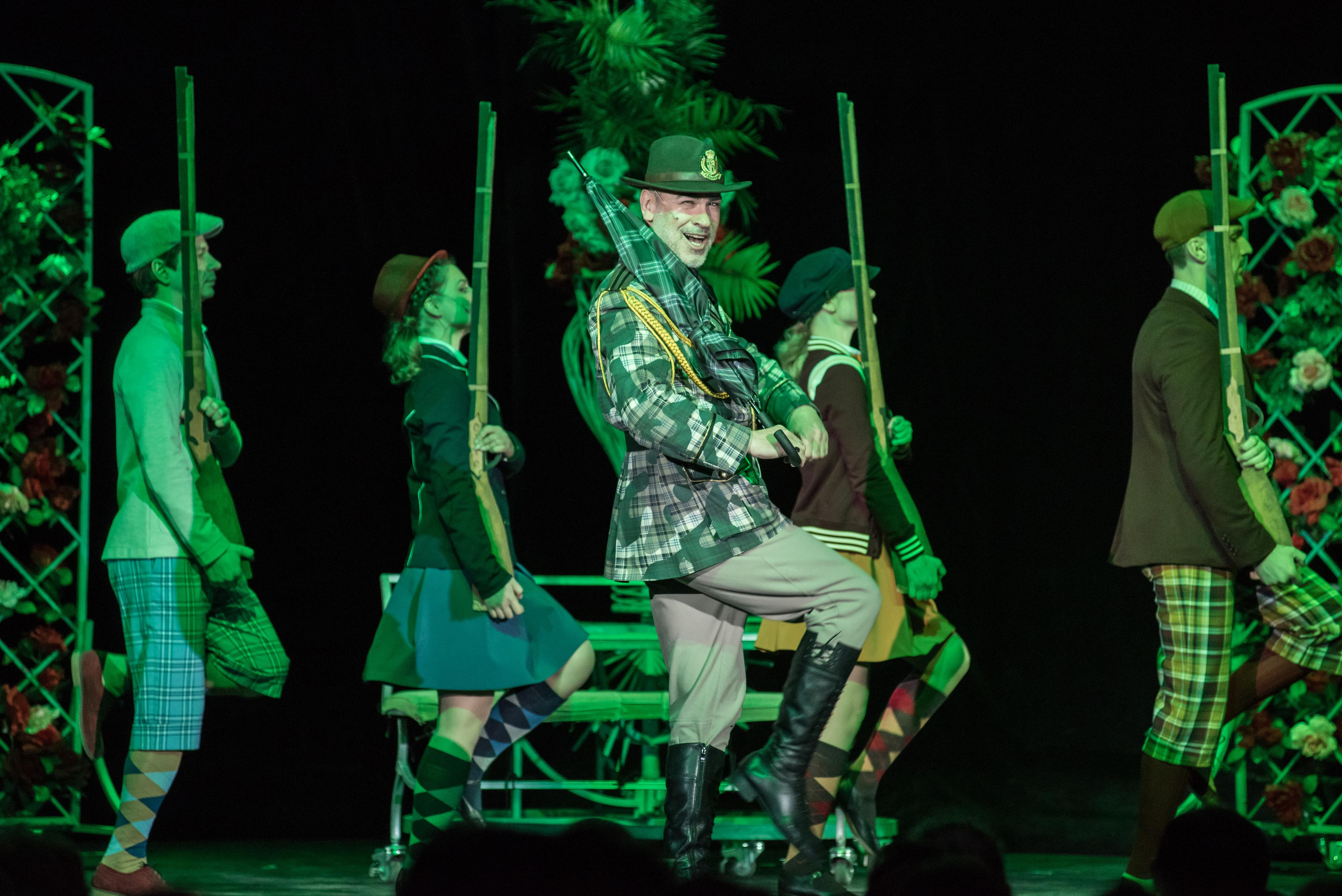 Спектакль «Здравствуйте, я ваша тётя!» — театр «На Басманной». Бренд-фотограф для экспертов и блогеров в Москве Влада Горбовская