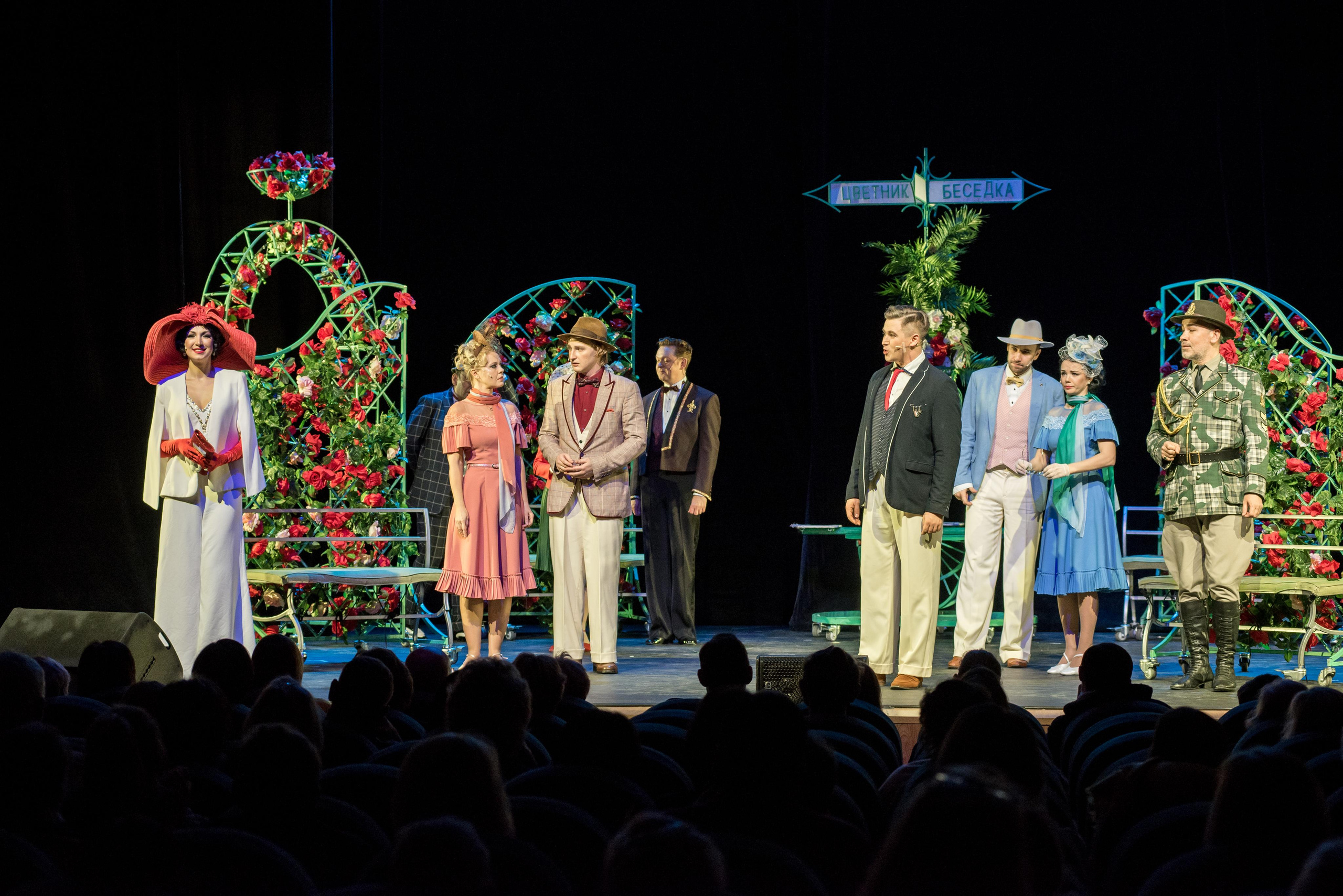 Спектакль «Здравствуйте, я ваша тётя!» — театр «На Басманной». Бренд-фотограф для экспертов и блогеров в Москве Влада Горбовская