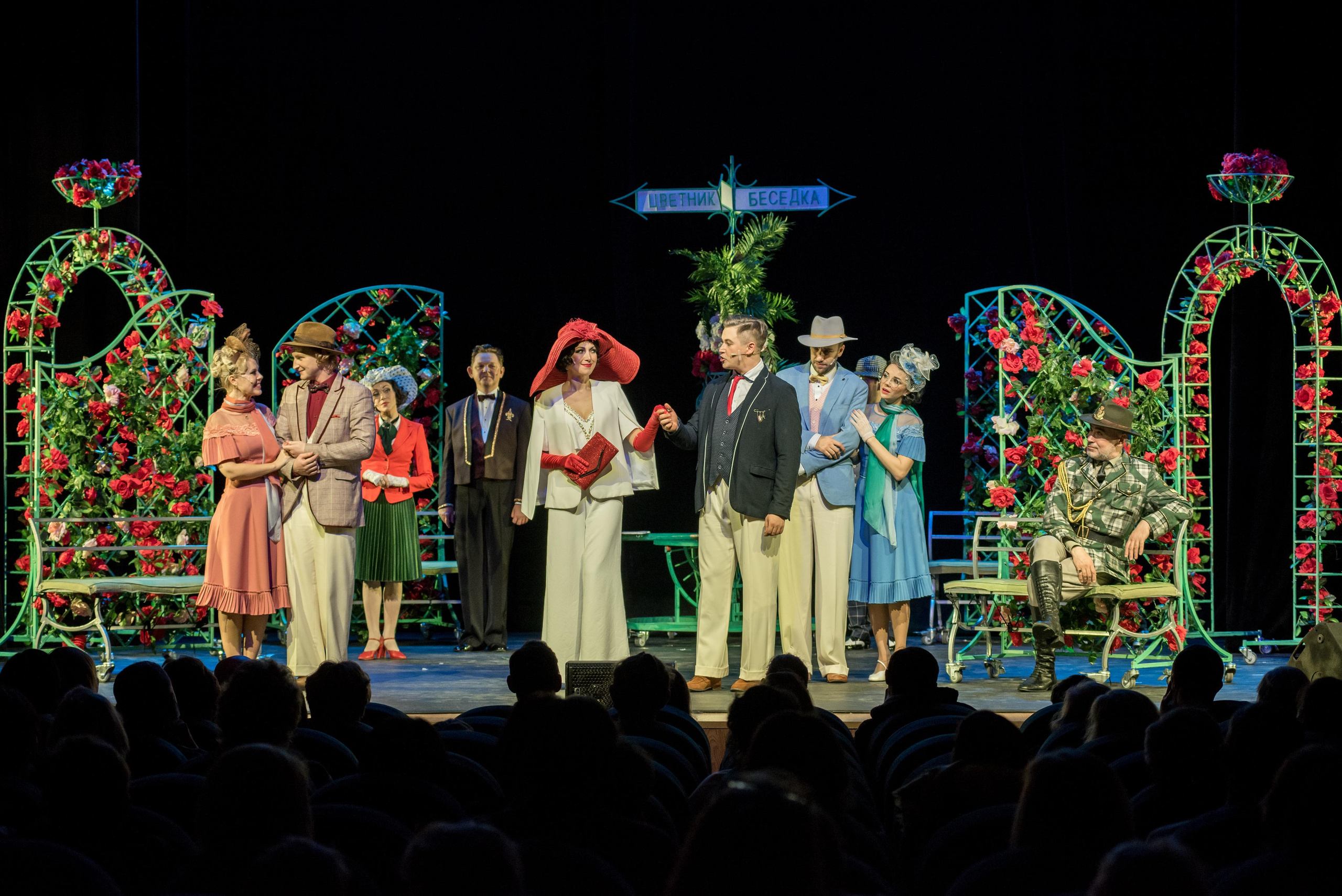 Спектакль «Здравствуйте, я ваша тётя!» — театр «На Басманной». Бренд-фотограф для экспертов и блогеров в Москве Влада Горбовская