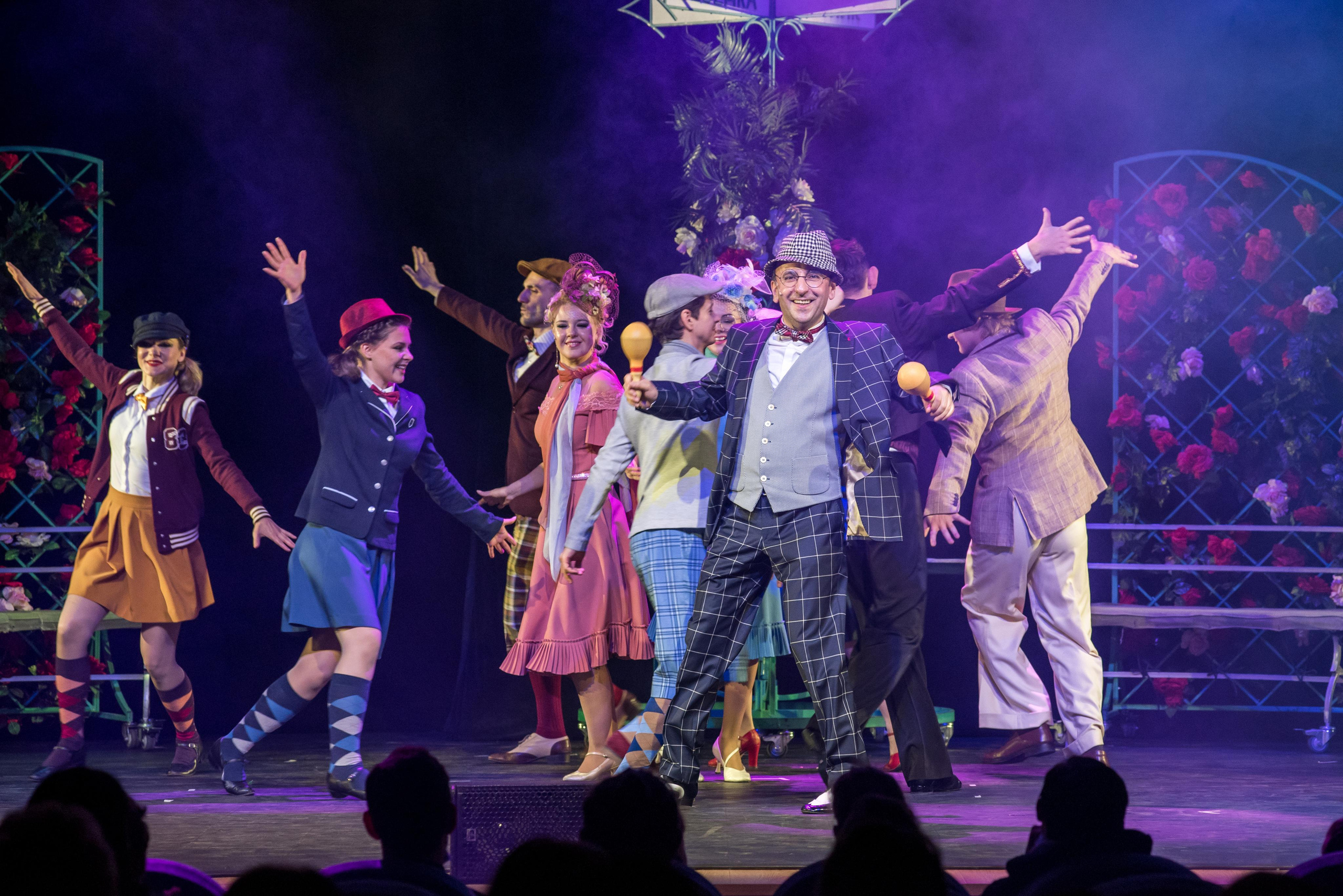 Спектакль «Здравствуйте, я ваша тётя!» — театр «На Басманной». Бренд-фотограф для экспертов и блогеров в Москве Влада Горбовская