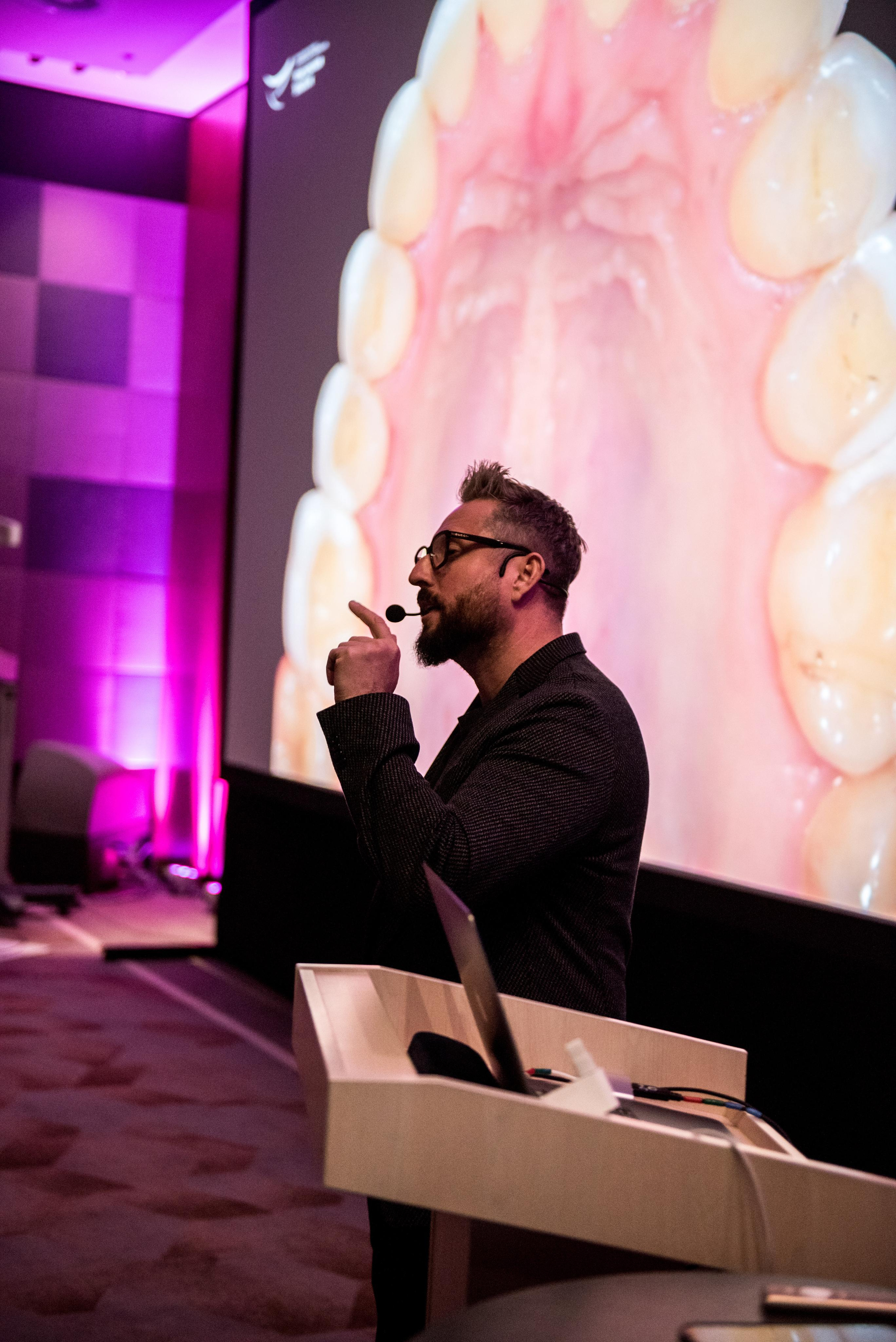 Конференция ортодонтов, «Radisson Blu Olympiyskiy Hotel», Moscow. Бренд-фотограф для экспертов и блогеров в Москве Влада Горбовская