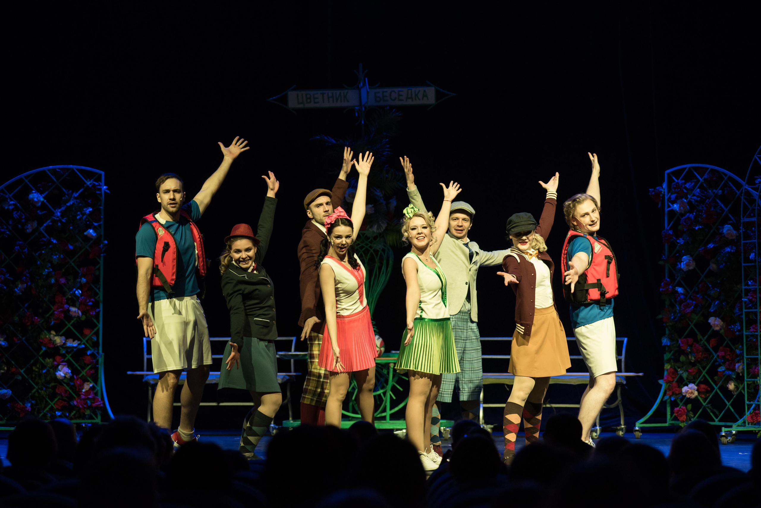 Спектакль «Здравствуйте, я ваша тётя!» — театр «На Басманной». Бренд-фотограф для экспертов и блогеров в Москве Влада Горбовская