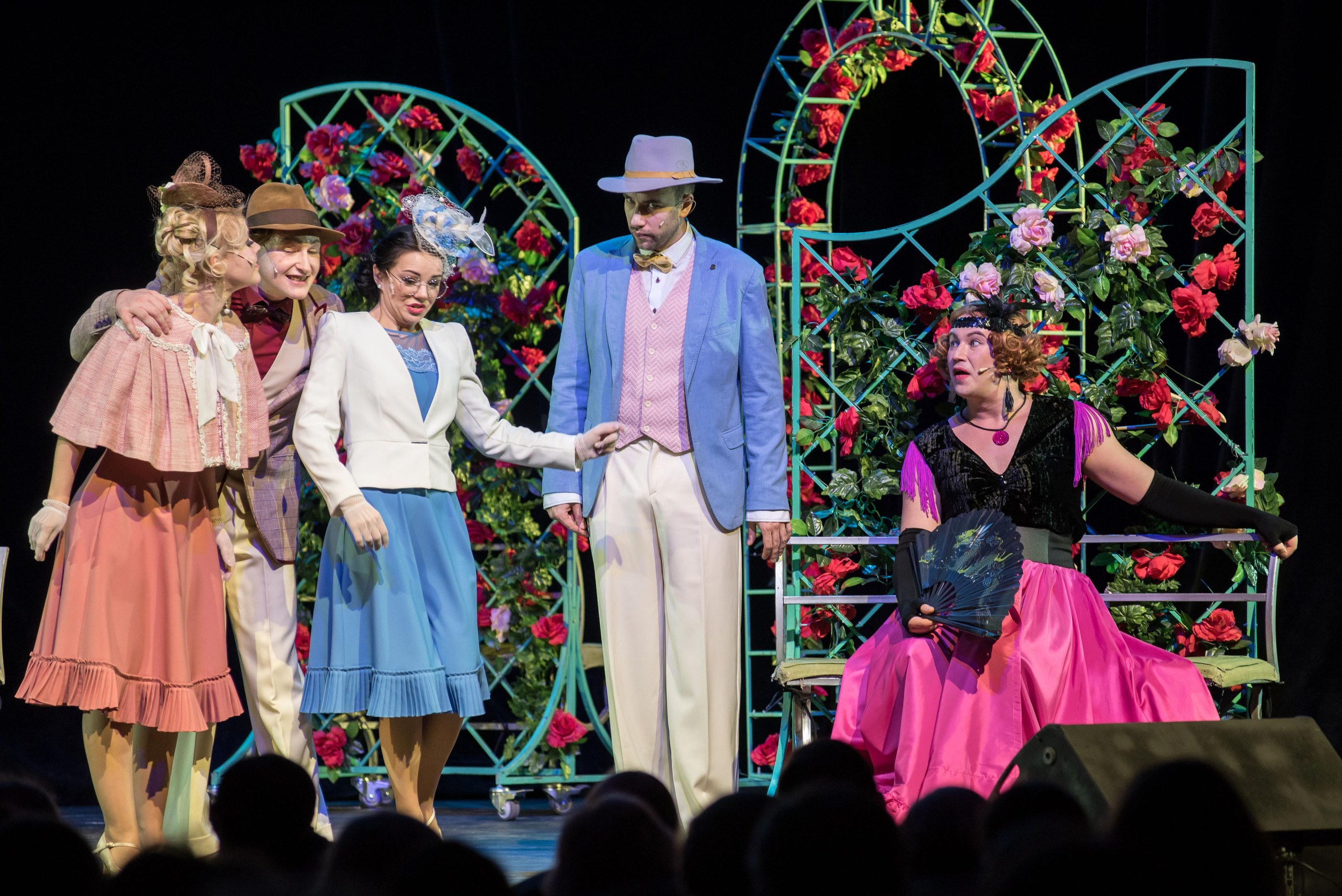 Спектакль «Здравствуйте, я ваша тётя!» — театр «На Басманной». Бренд-фотограф для экспертов и блогеров в Москве Влада Горбовская