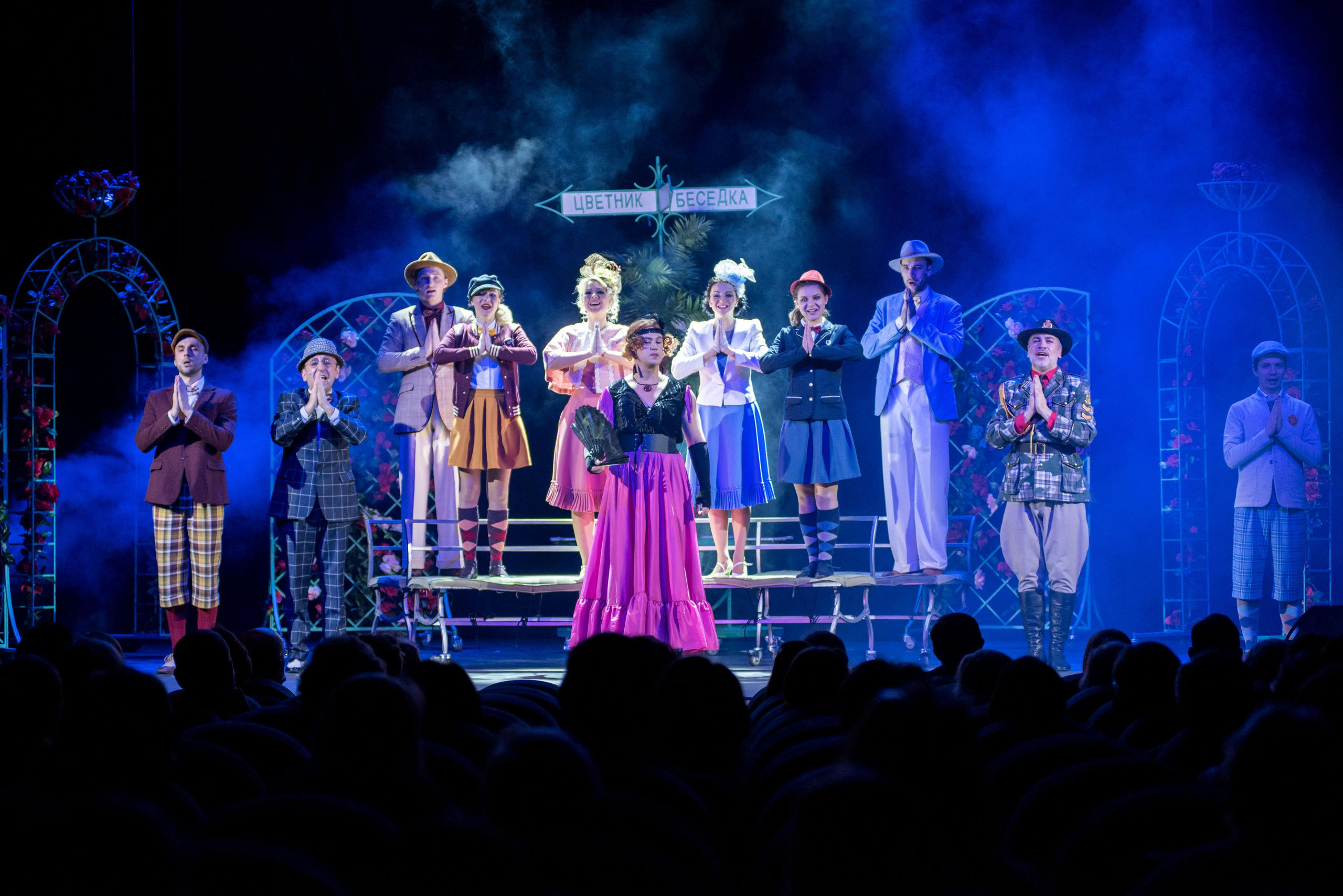 Спектакль «Здравствуйте, я ваша тётя!» — театр «На Басманной». Бренд-фотограф для экспертов и блогеров в Москве Влада Горбовская