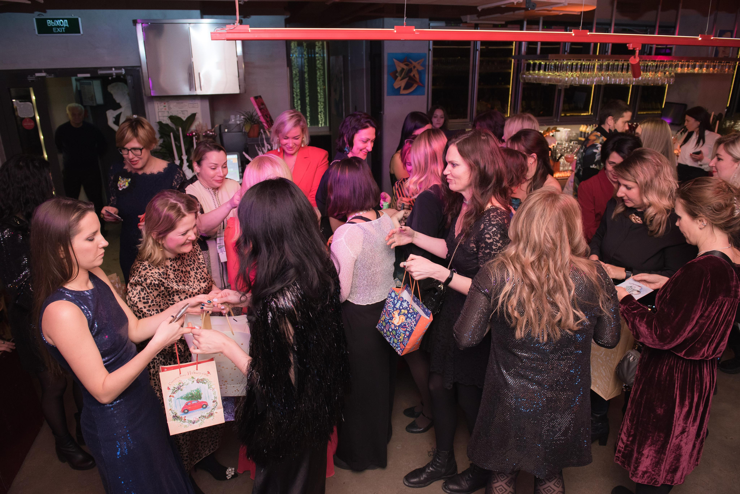 Новогодний девичник «Небанальный нетворкинг». Бренд-фотограф для экспертов и блогеров в Москве Влада Горбовская