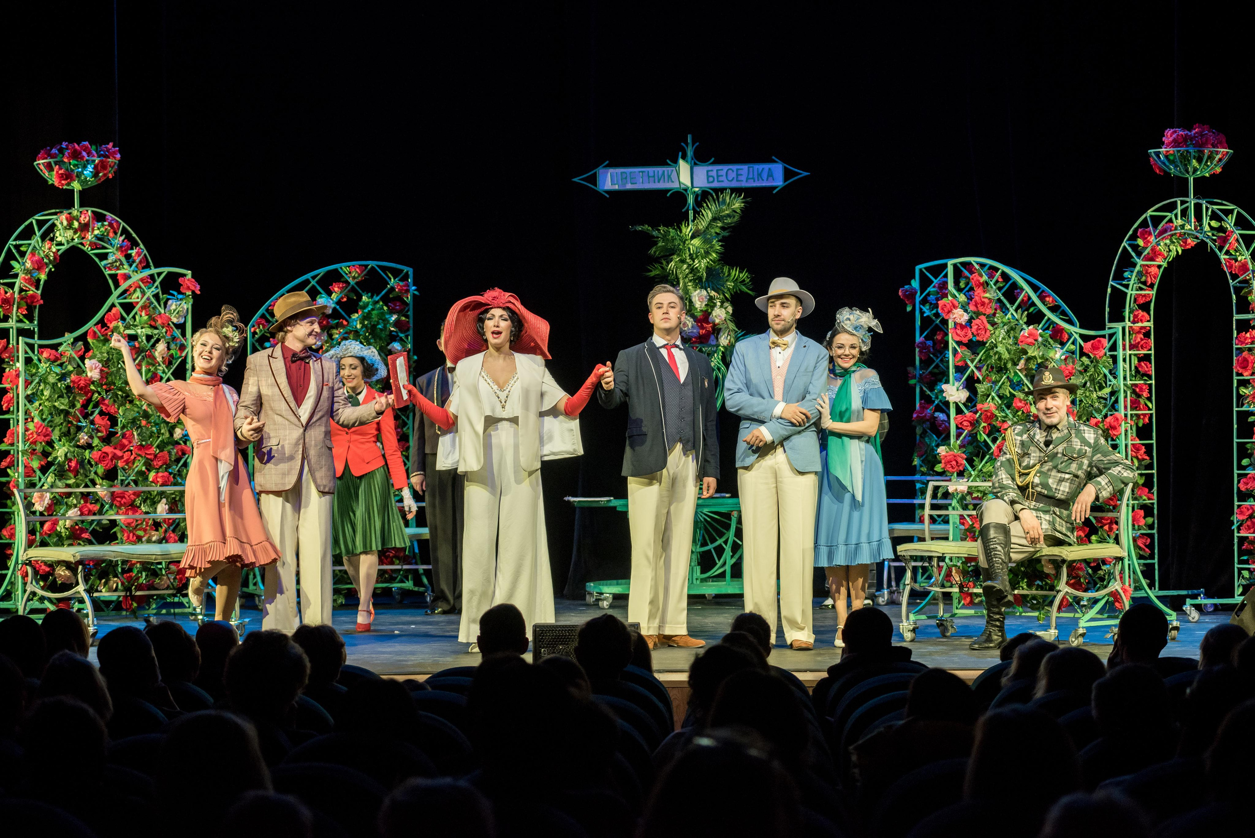 Спектакль «Здравствуйте, я ваша тётя!» — театр «На Басманной». Бренд-фотограф для экспертов и блогеров в Москве Влада Горбовская