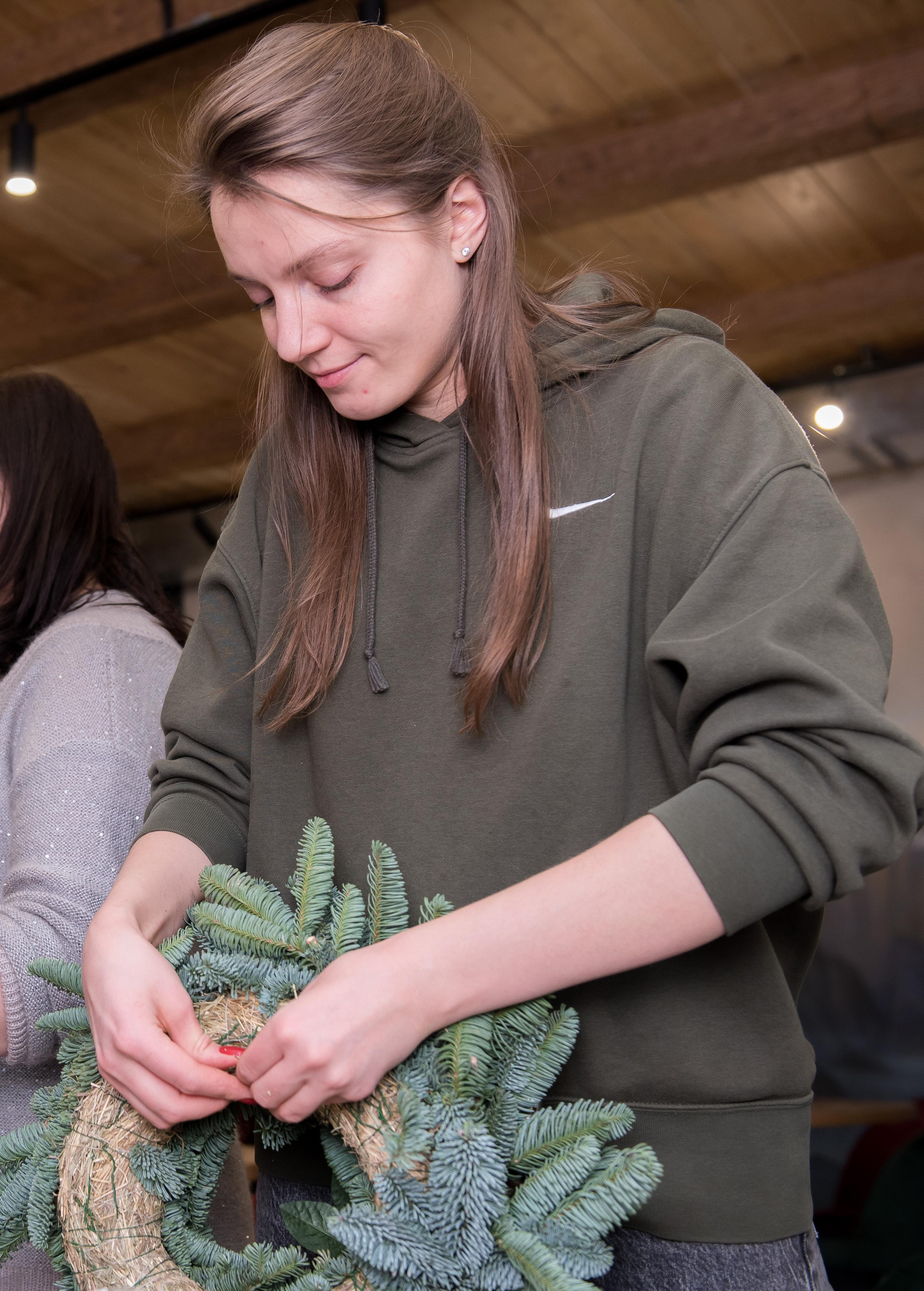 МК по новогодним венкам. Бренд-фотограф для экспертов и блогеров в Москве Влада Горбовская