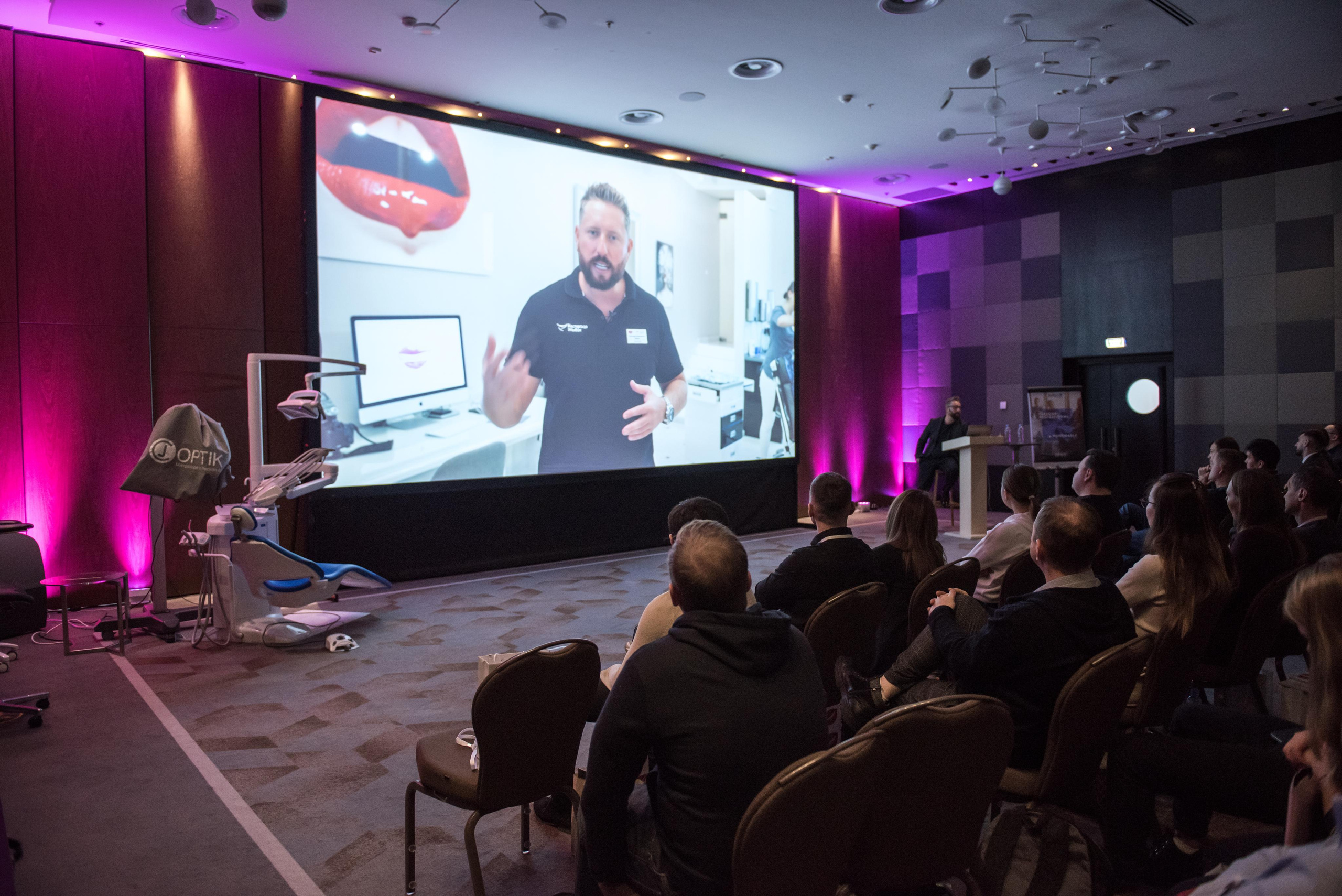 Конференция ортодонтов, «Radisson Blu Olympiyskiy Hotel», Moscow. Бренд-фотограф для экспертов и блогеров в Москве Влада Горбовская