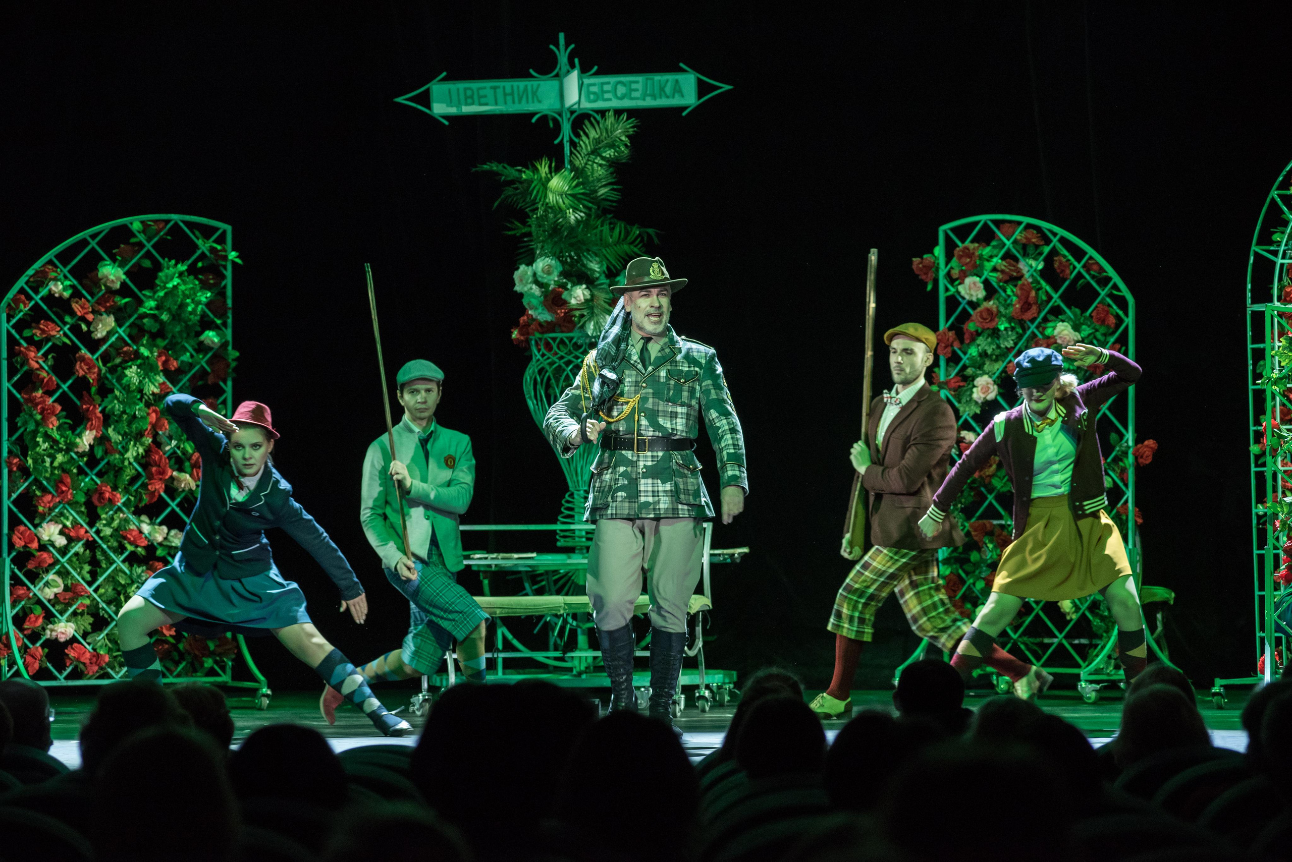 Спектакль «Здравствуйте, я ваша тётя!» — театр «На Басманной». Бренд-фотограф для экспертов и блогеров в Москве Влада Горбовская