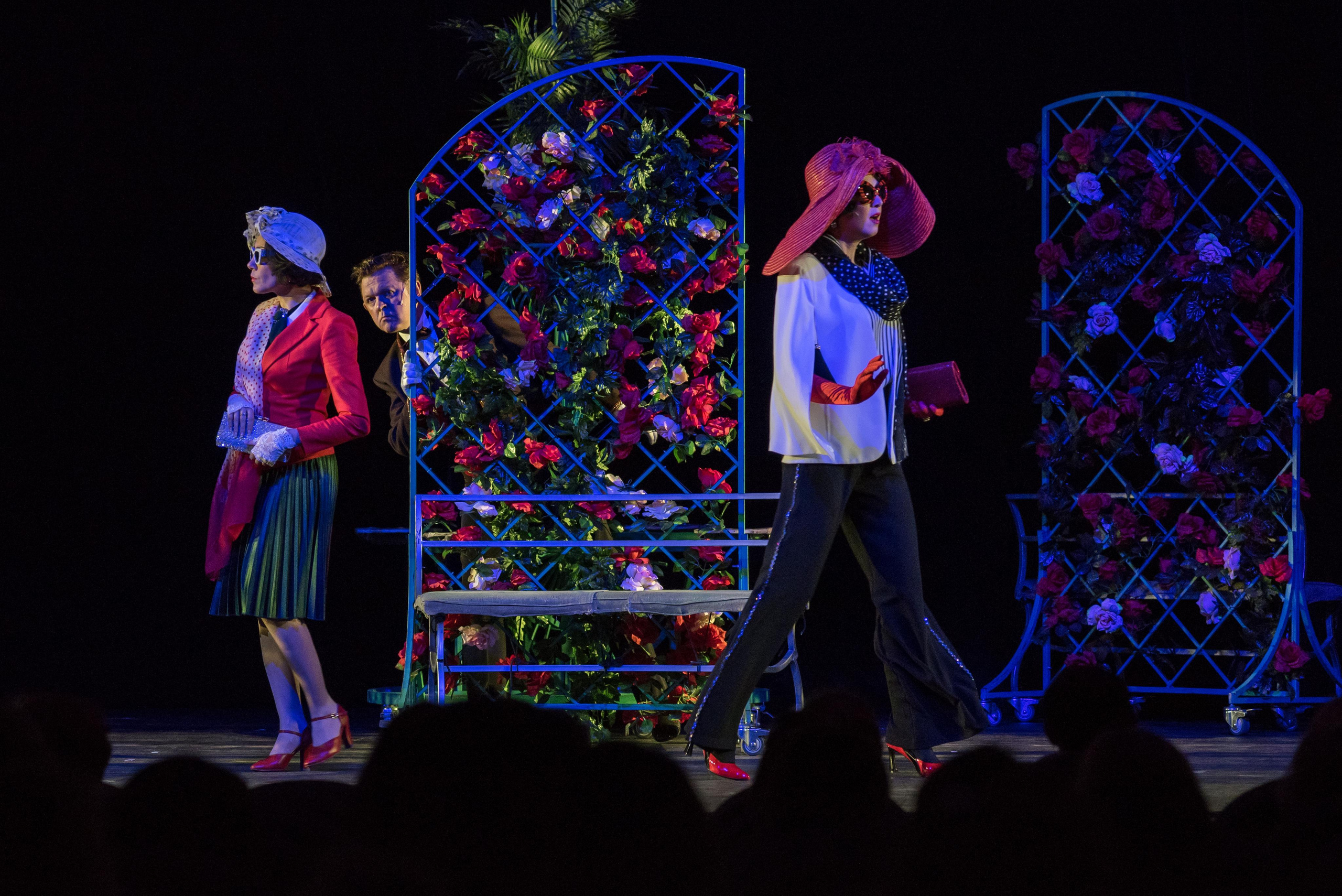 Спектакль «Здравствуйте, я ваша тётя!» — театр «На Басманной». Бренд-фотограф для экспертов и блогеров в Москве Влада Горбовская