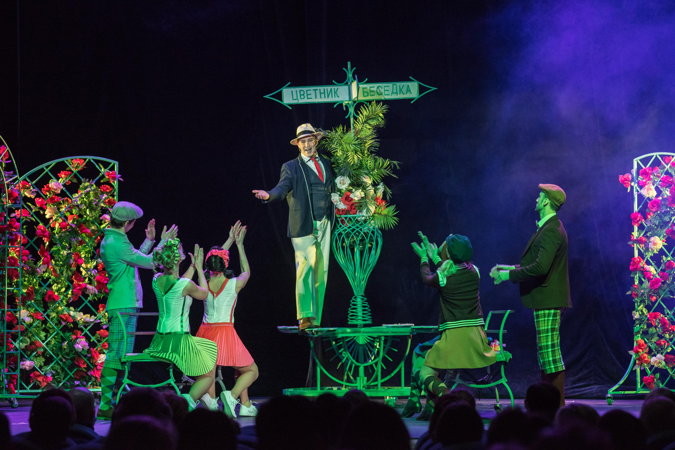 Спектакль «Здравствуйте, я ваша тётя!» — театр «На Басманной». Бренд-фотограф для экспертов и блогеров в Москве Влада Горбовская