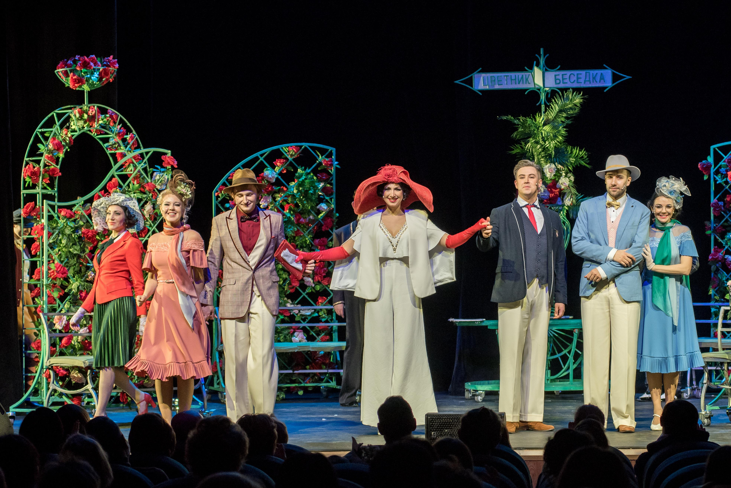 Спектакль «Здравствуйте, я ваша тётя!» — театр «На Басманной». Бренд-фотограф для экспертов и блогеров в Москве Влада Горбовская