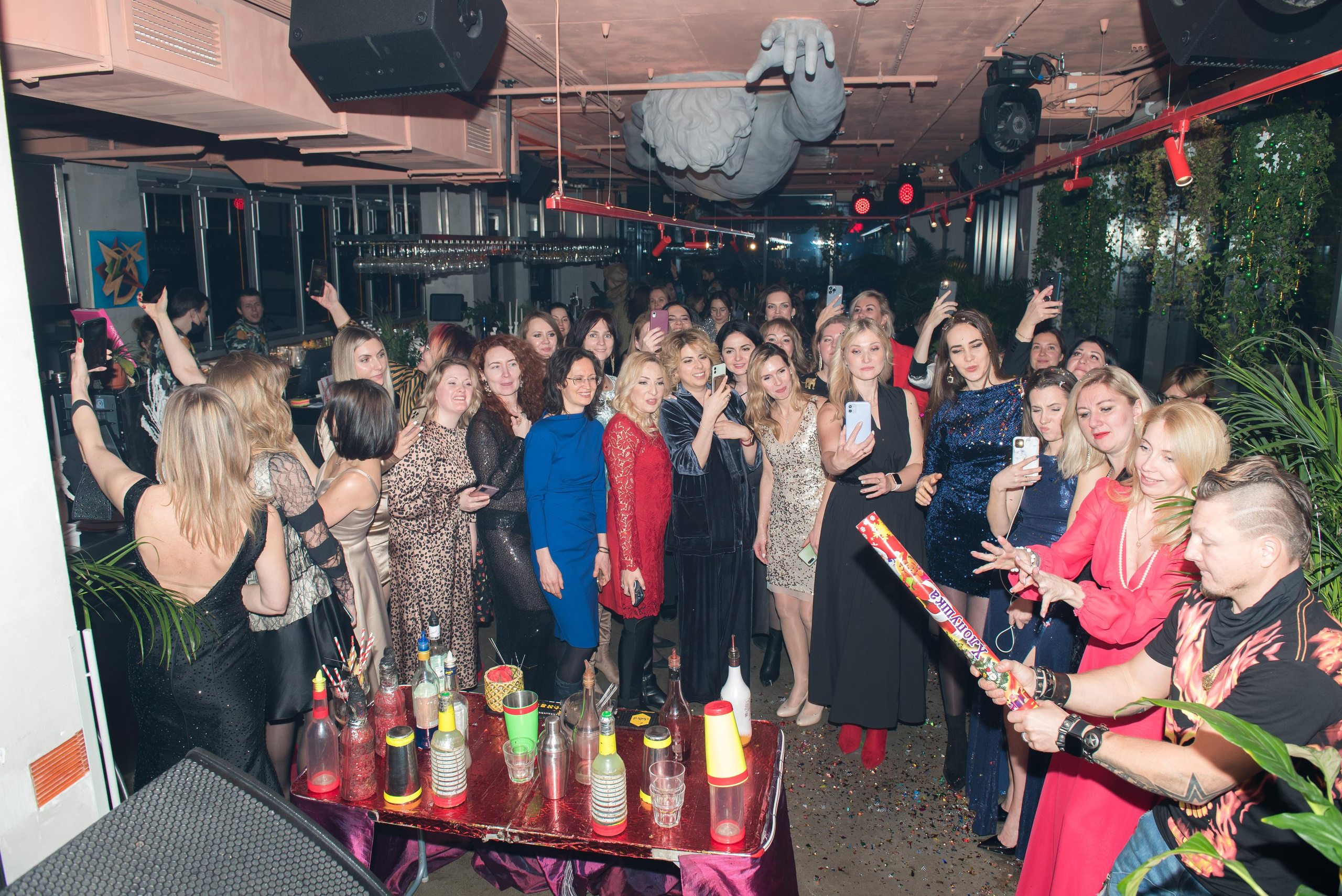 Новогодний девичник «Небанальный нетворкинг». Бренд-фотограф для экспертов и блогеров в Москве Влада Горбовская