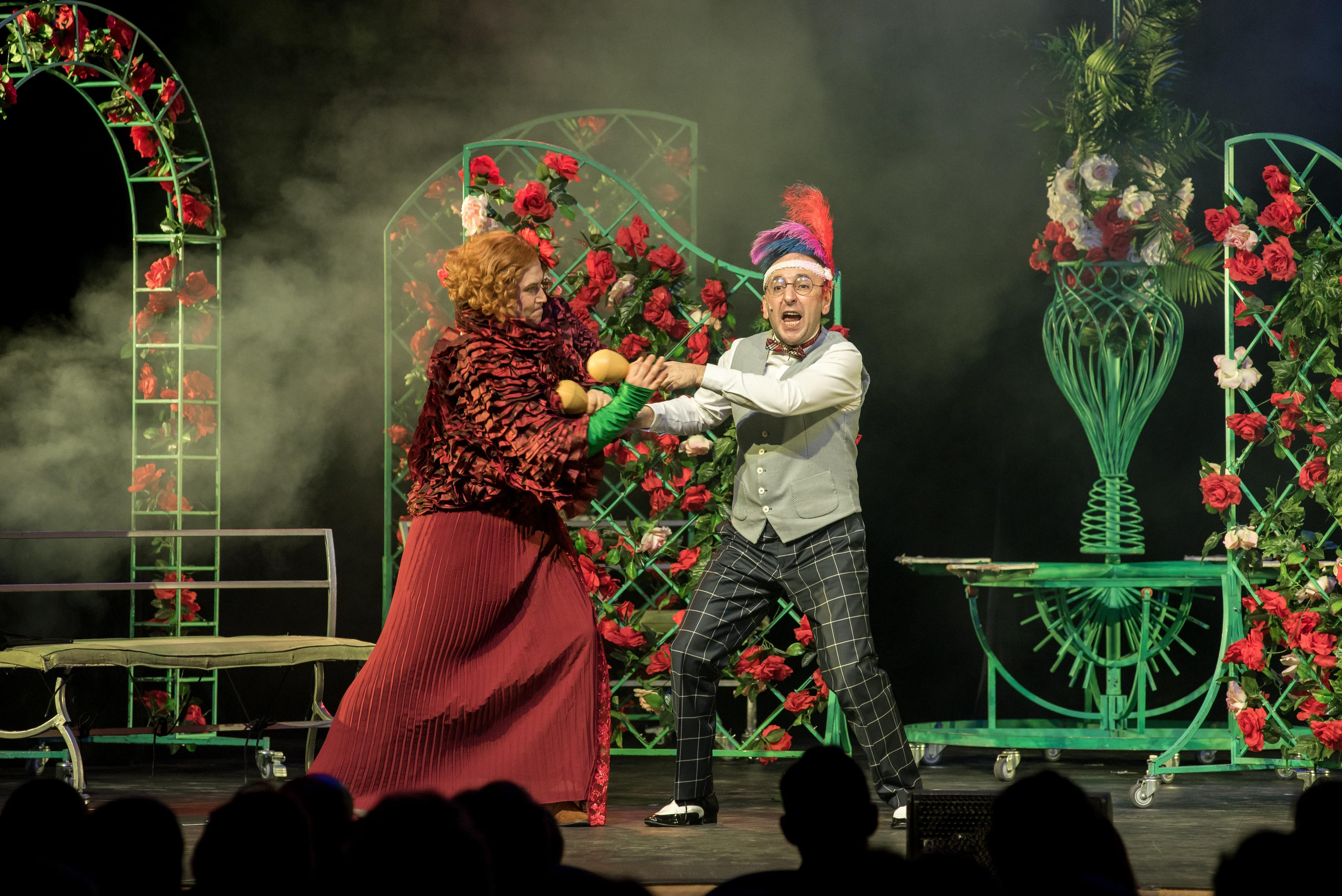 Спектакль «Здравствуйте, я ваша тётя!» — театр «На Басманной». Бренд-фотограф для экспертов и блогеров в Москве Влада Горбовская