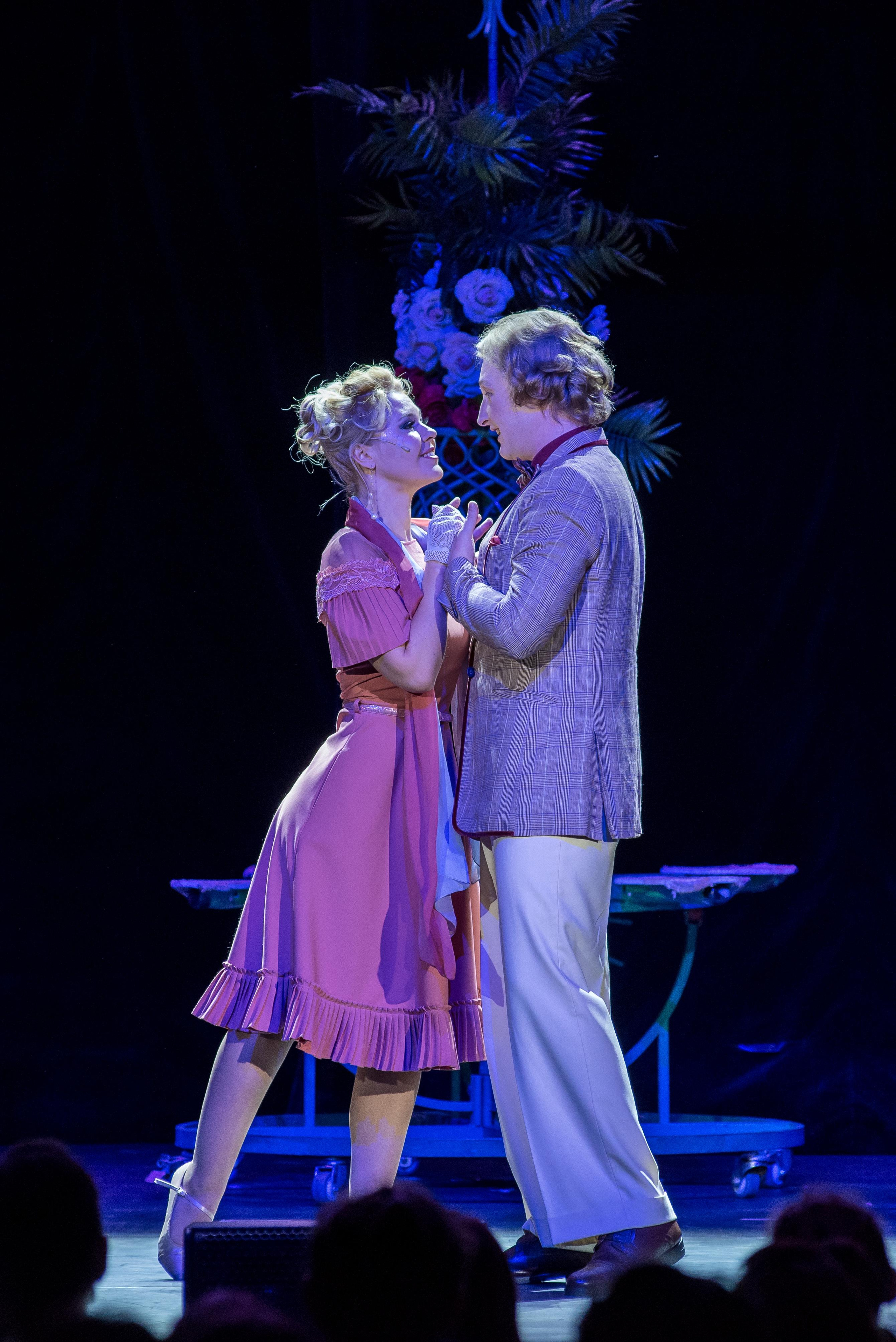 Спектакль «Здравствуйте, я ваша тётя!» — театр «На Басманной». Бренд-фотограф для экспертов и блогеров в Москве Влада Горбовская