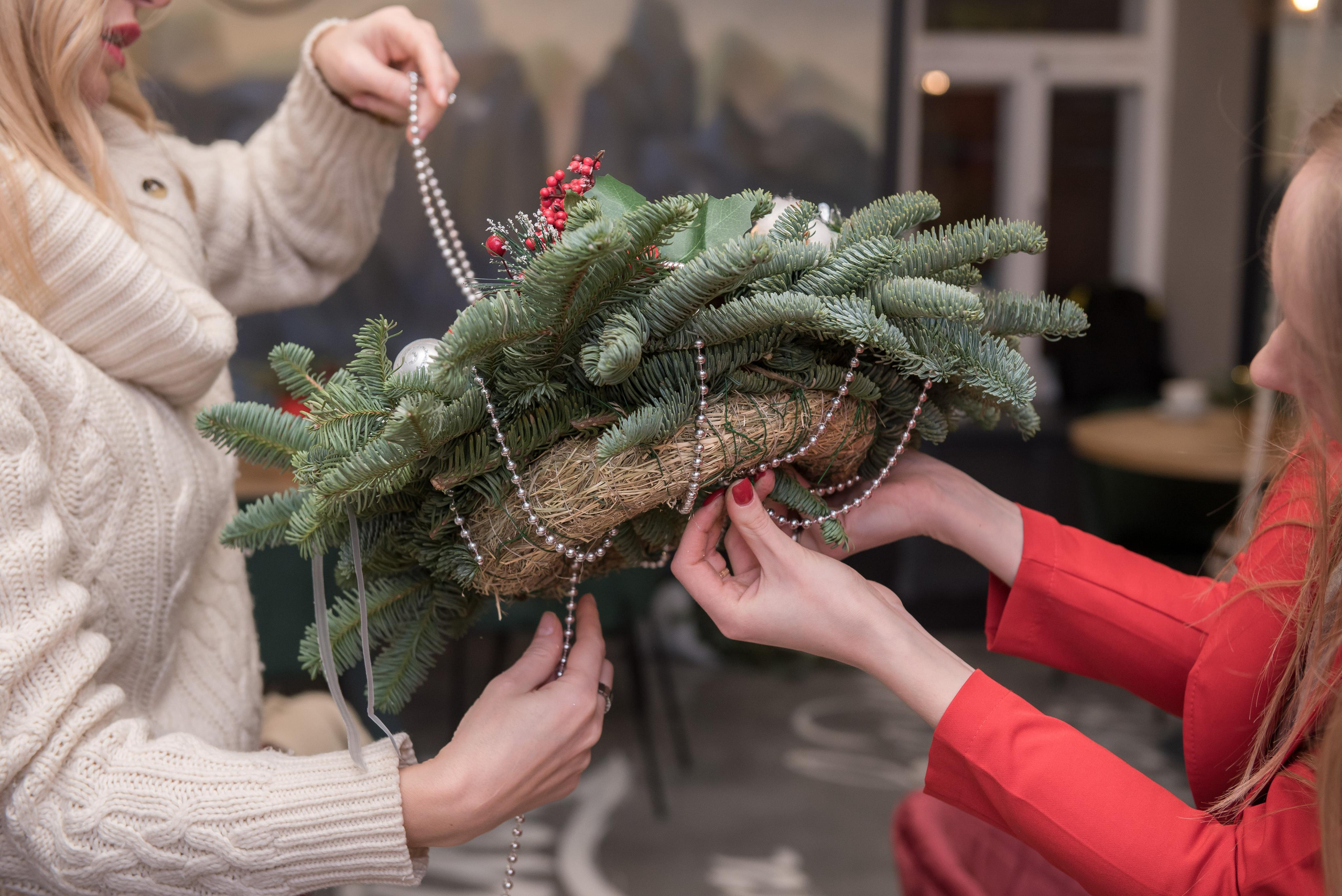 МК по новогодним венкам. Бренд-фотограф для экспертов и блогеров в Москве Влада Горбовская