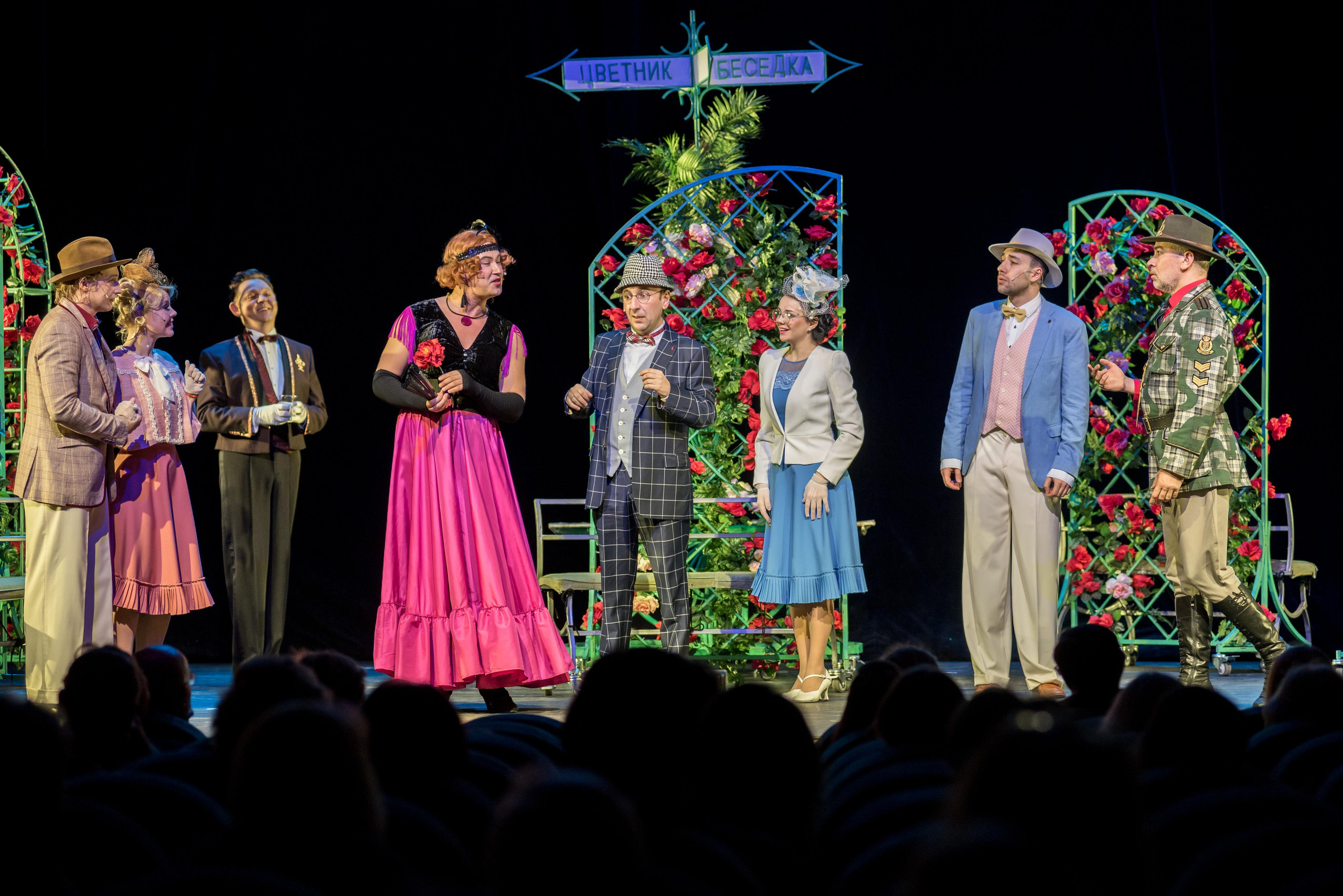 Спектакль «Здравствуйте, я ваша тётя!» — театр «На Басманной». Бренд-фотограф для экспертов и блогеров в Москве Влада Горбовская