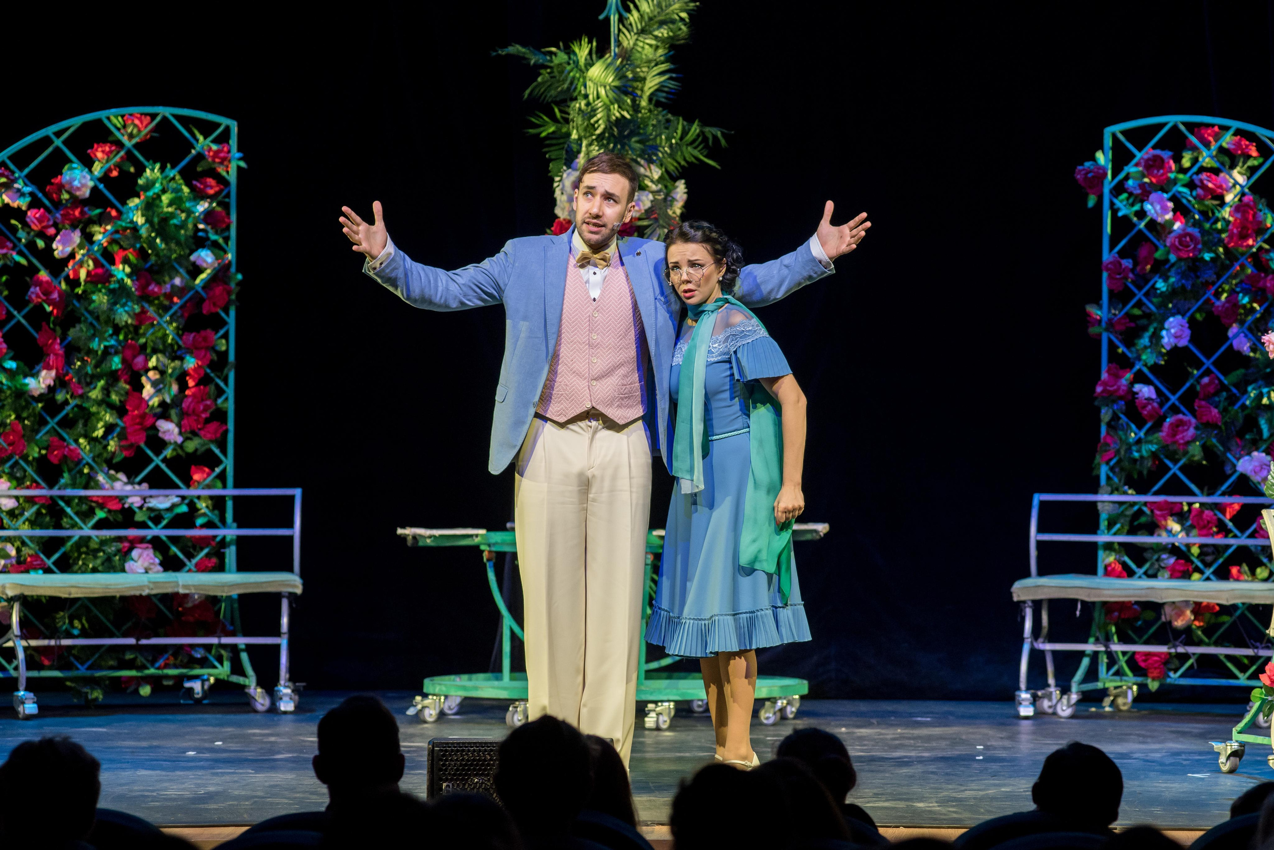 Спектакль «Здравствуйте, я ваша тётя!» — театр «На Басманной». Бренд-фотограф для экспертов и блогеров в Москве Влада Горбовская