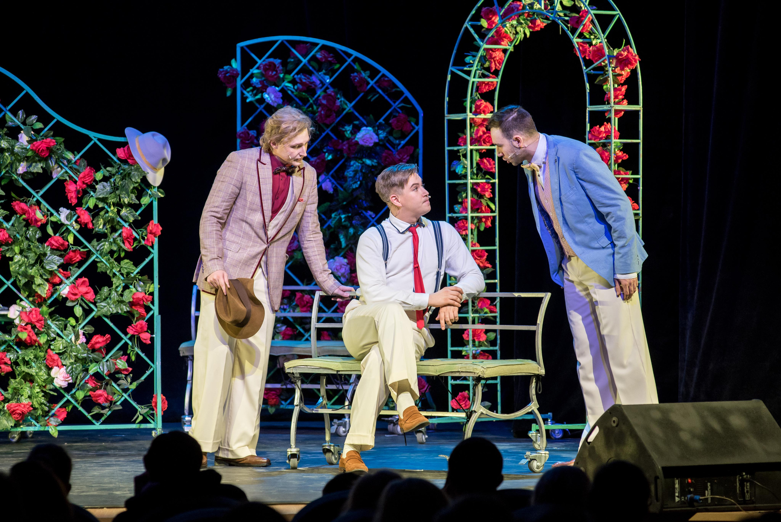 Спектакль «Здравствуйте, я ваша тётя!» — театр «На Басманной». Бренд-фотограф для экспертов и блогеров в Москве Влада Горбовская