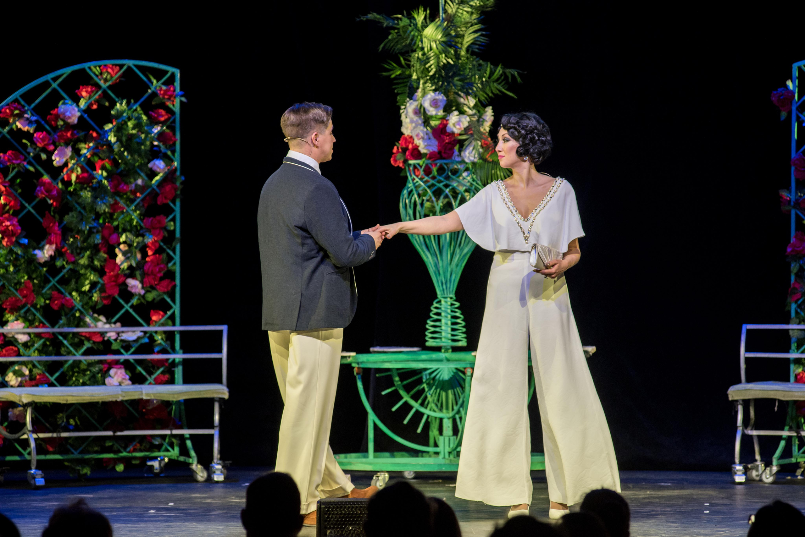 Спектакль «Здравствуйте, я ваша тётя!» — театр «На Басманной». Бренд-фотограф для экспертов и блогеров в Москве Влада Горбовская