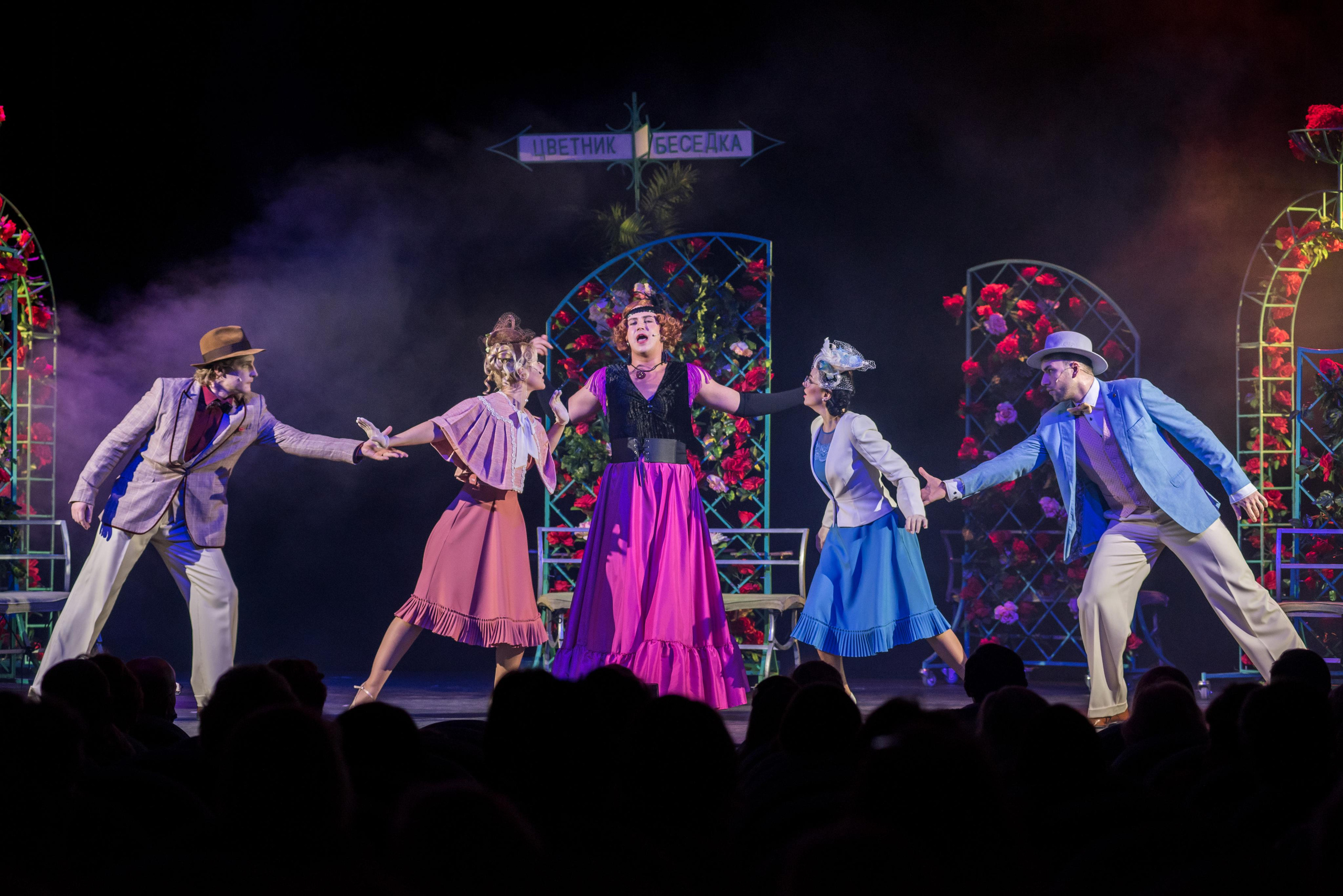 Спектакль «Здравствуйте, я ваша тётя!» — театр «На Басманной». Бренд-фотограф для экспертов и блогеров в Москве Влада Горбовская