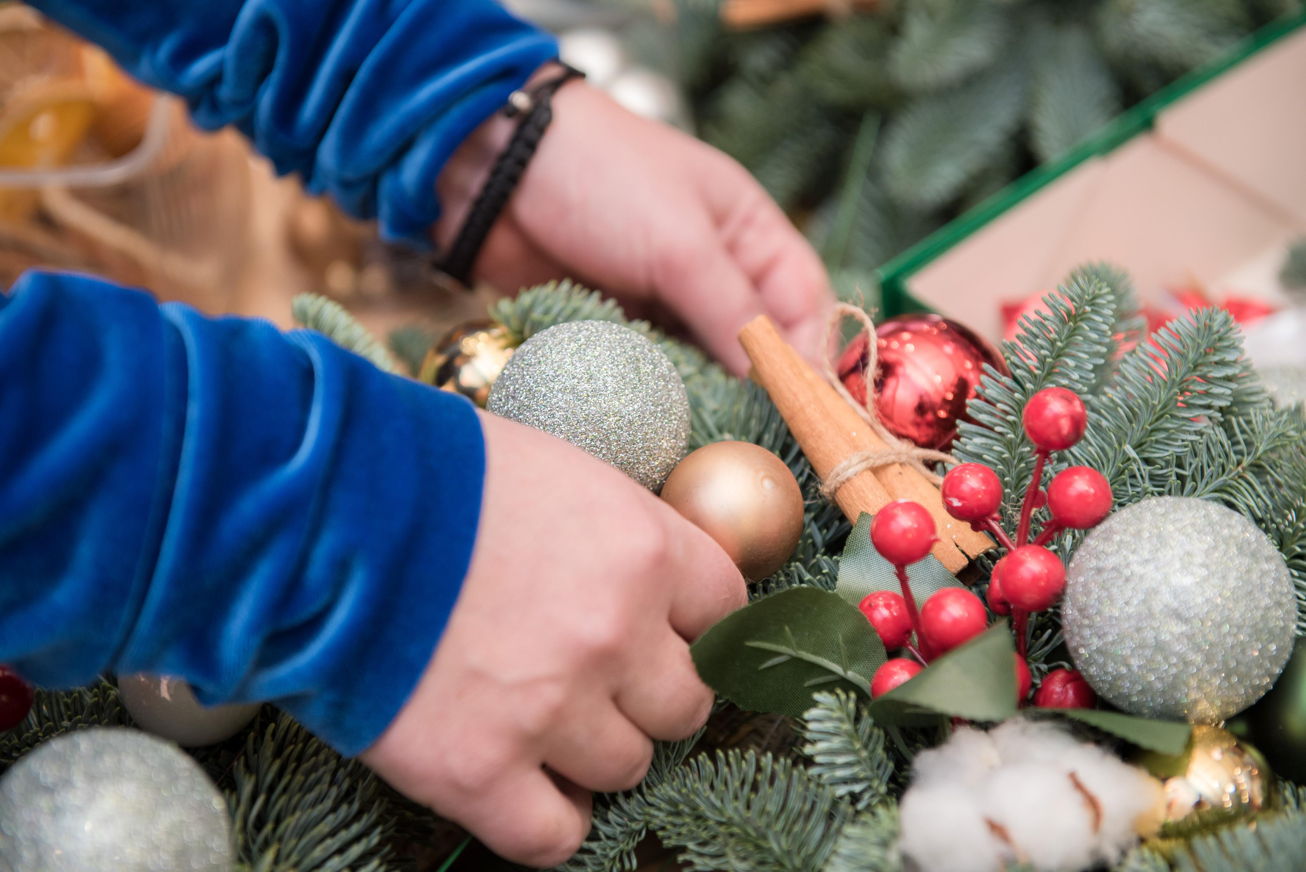 МК по новогодним венкам. Бренд-фотограф для экспертов и блогеров в Москве Влада Горбовская