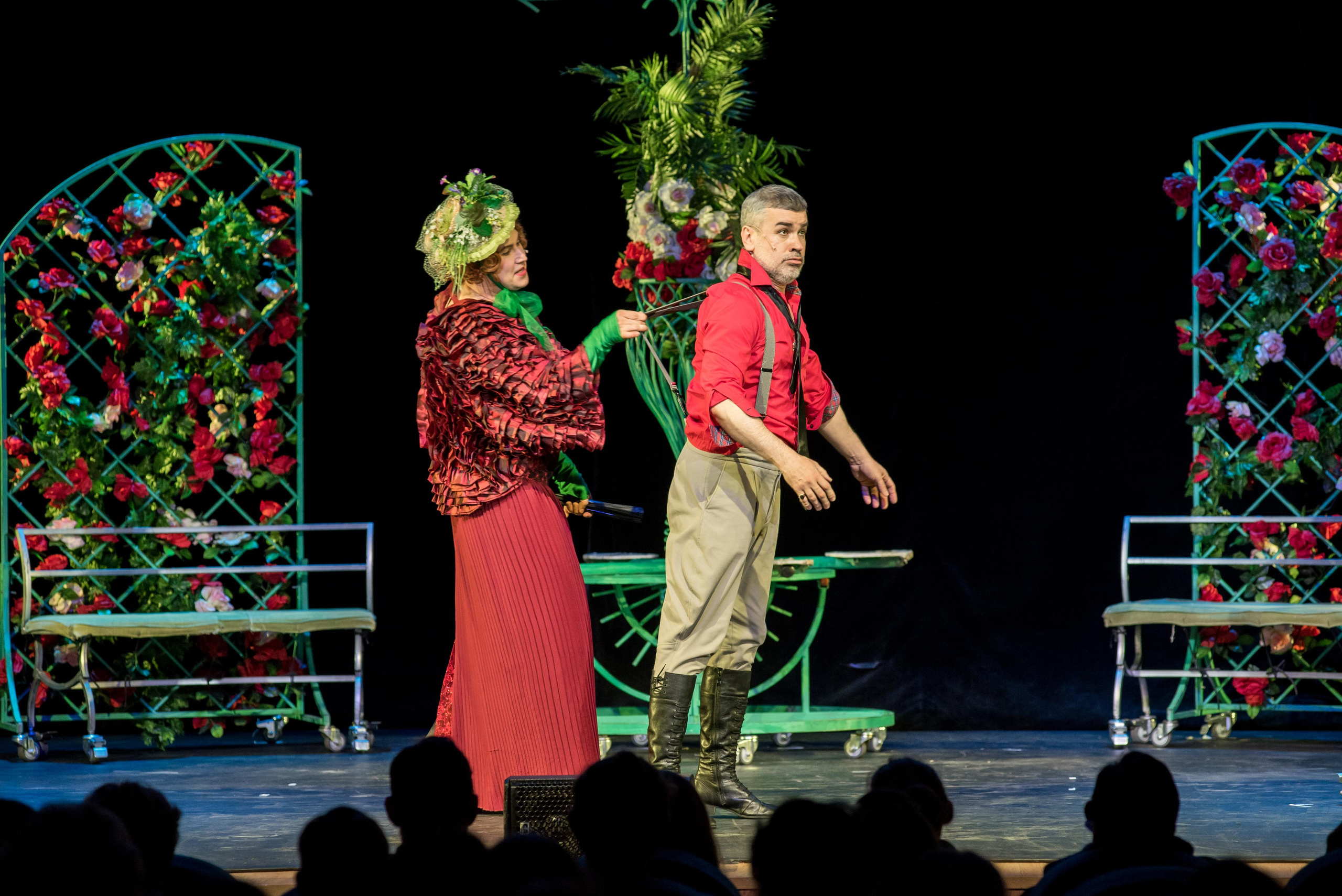 Спектакль «Здравствуйте, я ваша тётя!» — театр «На Басманной». Бренд-фотограф для экспертов и блогеров в Москве Влада Горбовская