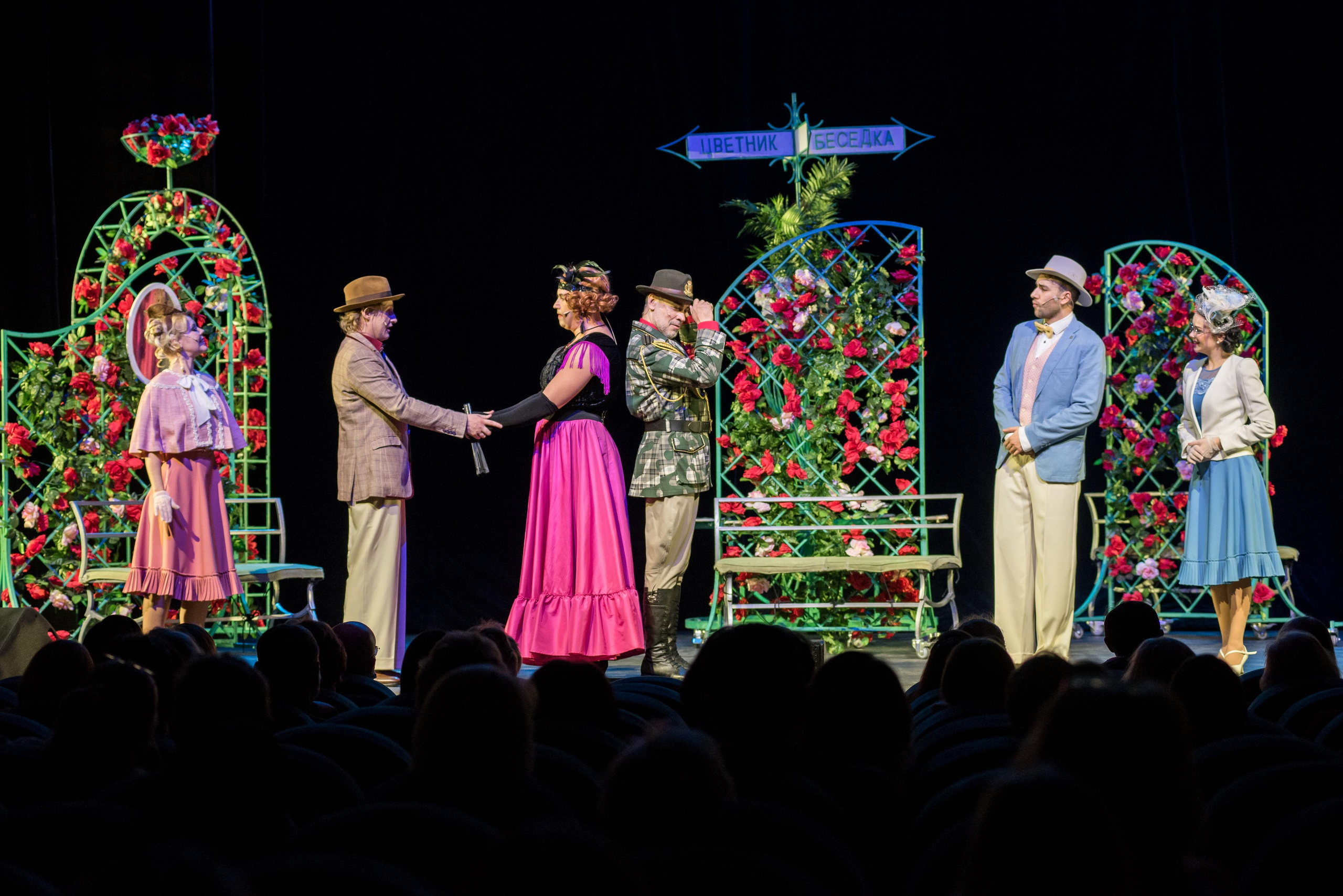 Спектакль «Здравствуйте, я ваша тётя!» — театр «На Басманной». Бренд-фотограф для экспертов и блогеров в Москве Влада Горбовская