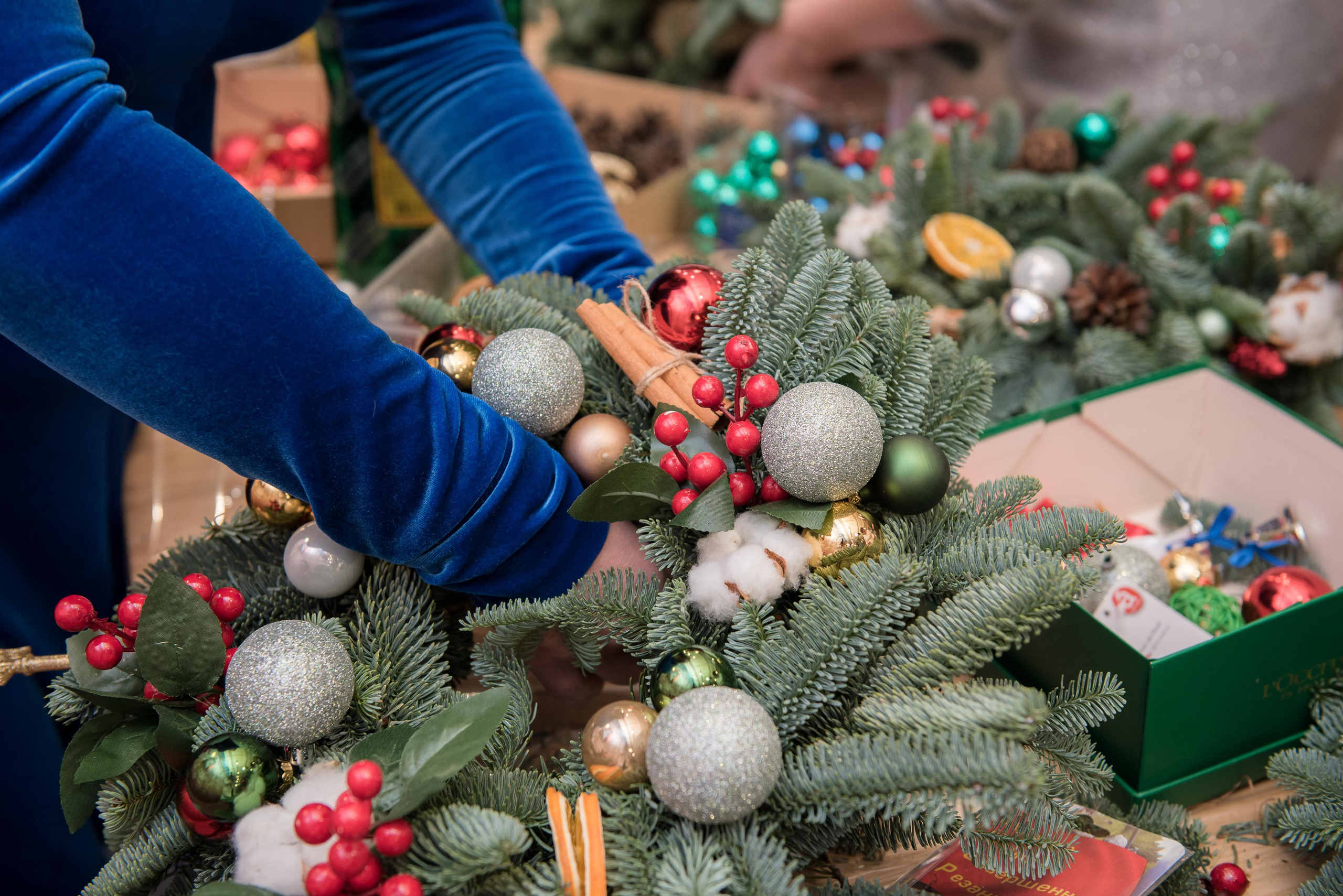МК по новогодним венкам. Бренд-фотограф для экспертов и блогеров в Москве Влада Горбовская