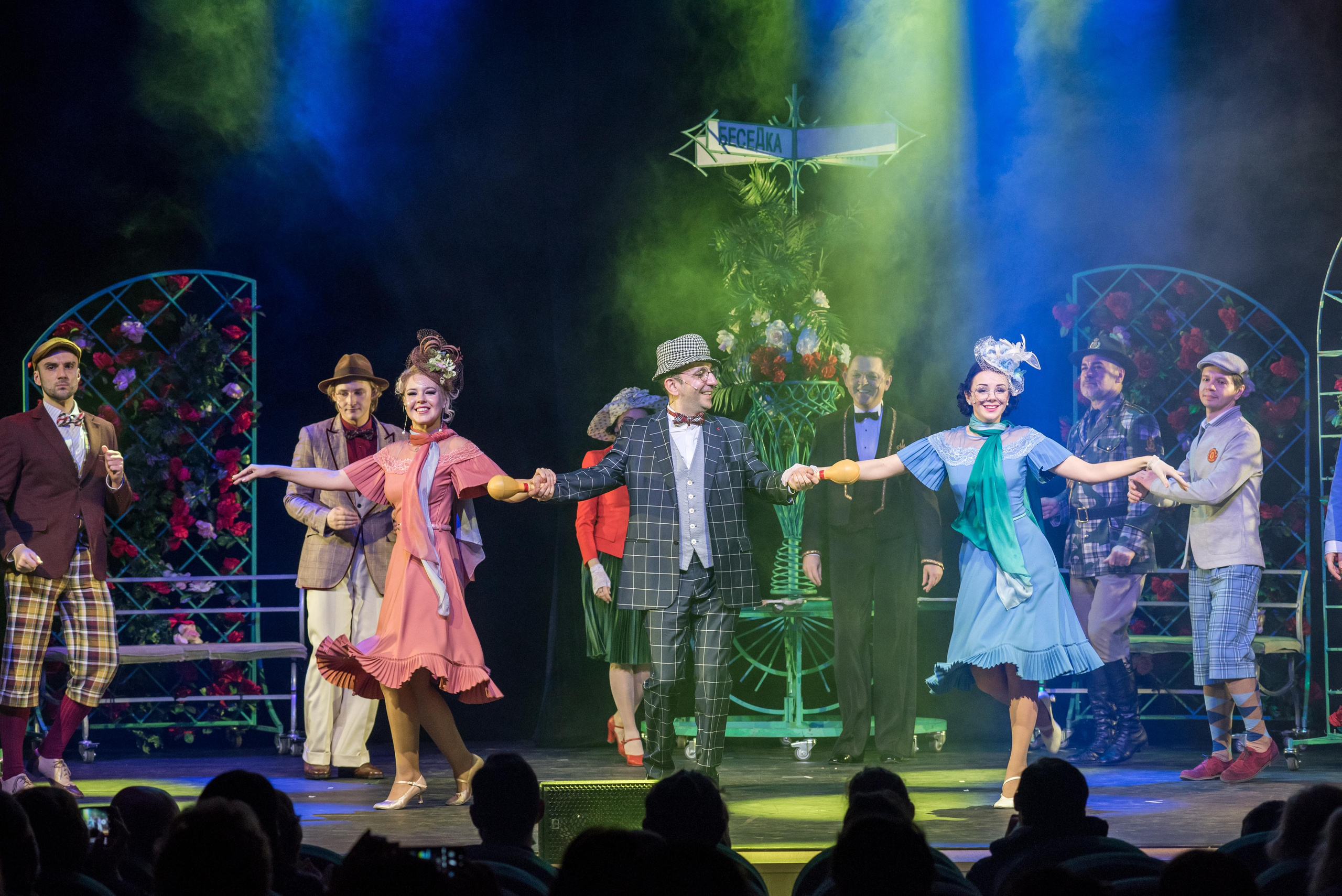 Спектакль «Здравствуйте, я ваша тётя!» — театр «На Басманной». Бренд-фотограф для экспертов и блогеров в Москве Влада Горбовская