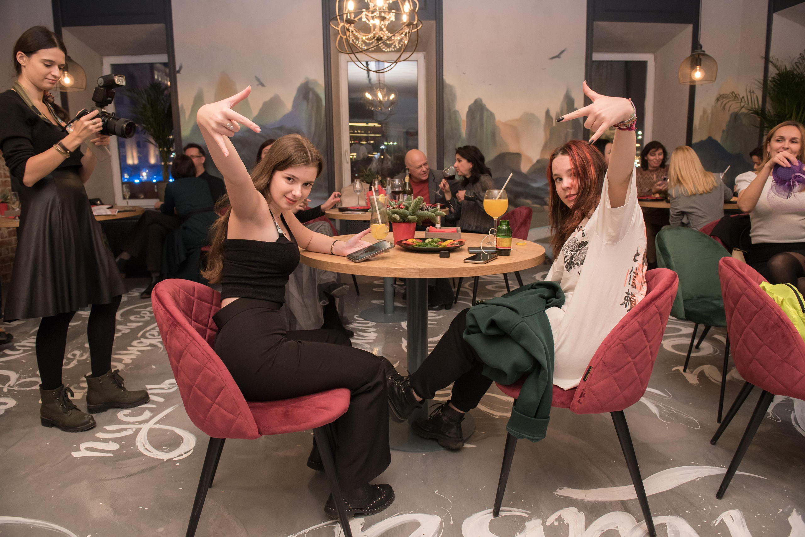 Открытие кафе-бара на Никольской. Бренд-фотограф для экспертов и блогеров в Москве Влада Горбовская