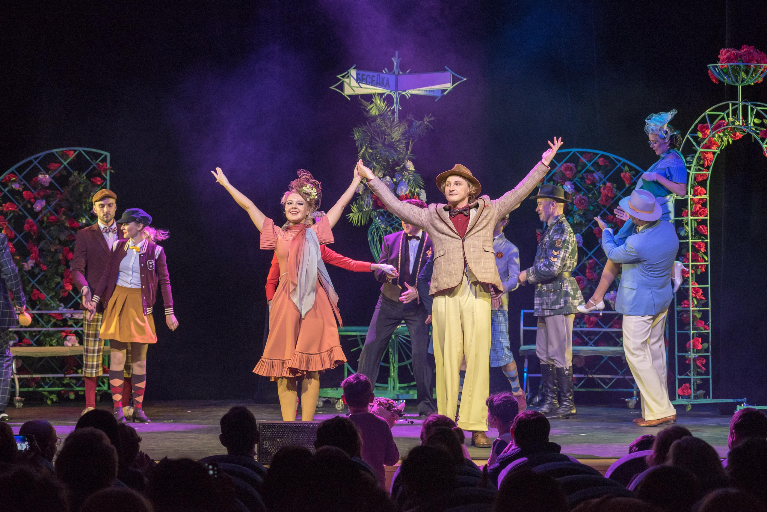 Спектакль «Здравствуйте, я ваша тётя!» — театр «На Басманной». Бренд-фотограф для экспертов и блогеров в Москве Влада Горбовская