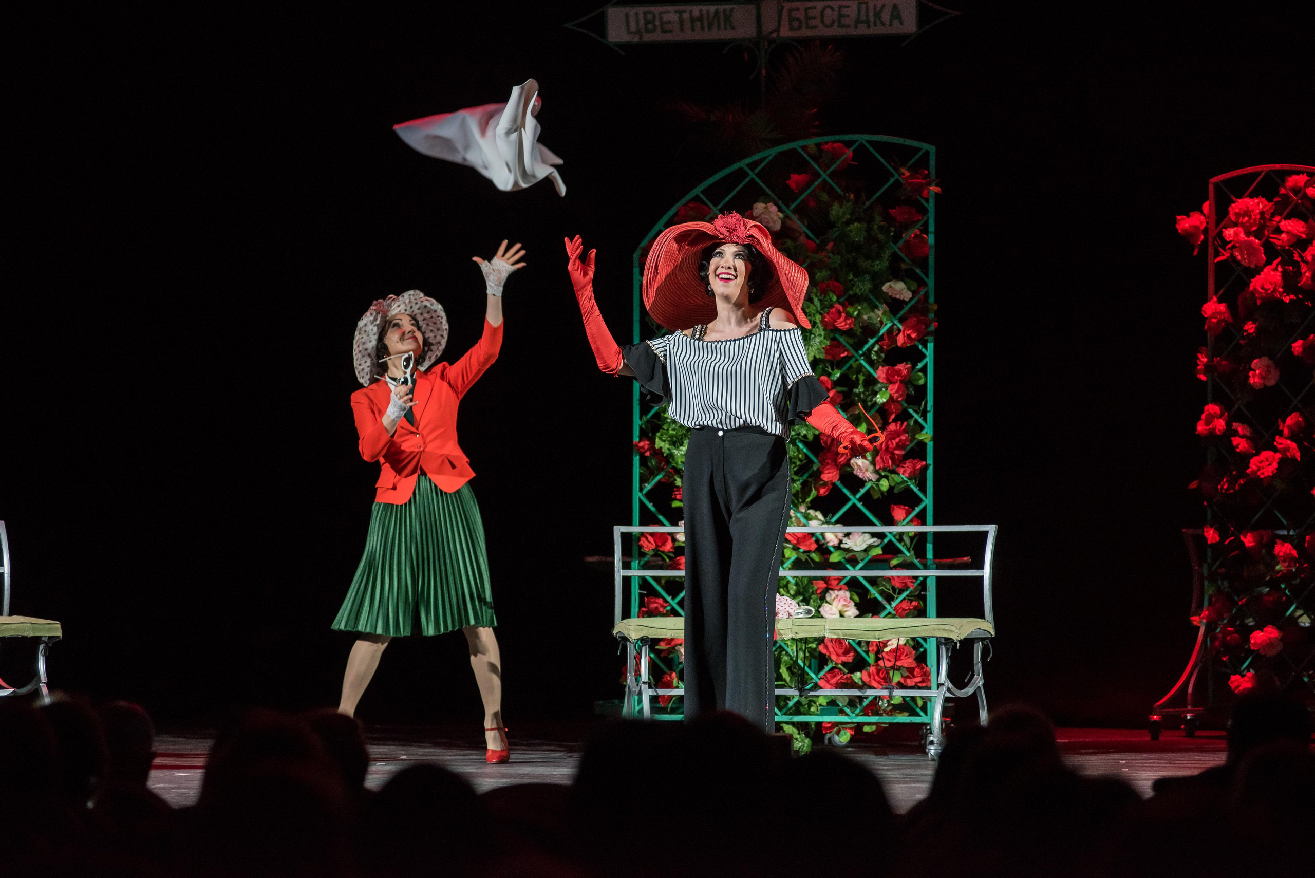 Спектакль «Здравствуйте, я ваша тётя!» — театр «На Басманной». Бренд-фотограф для экспертов и блогеров в Москве Влада Горбовская