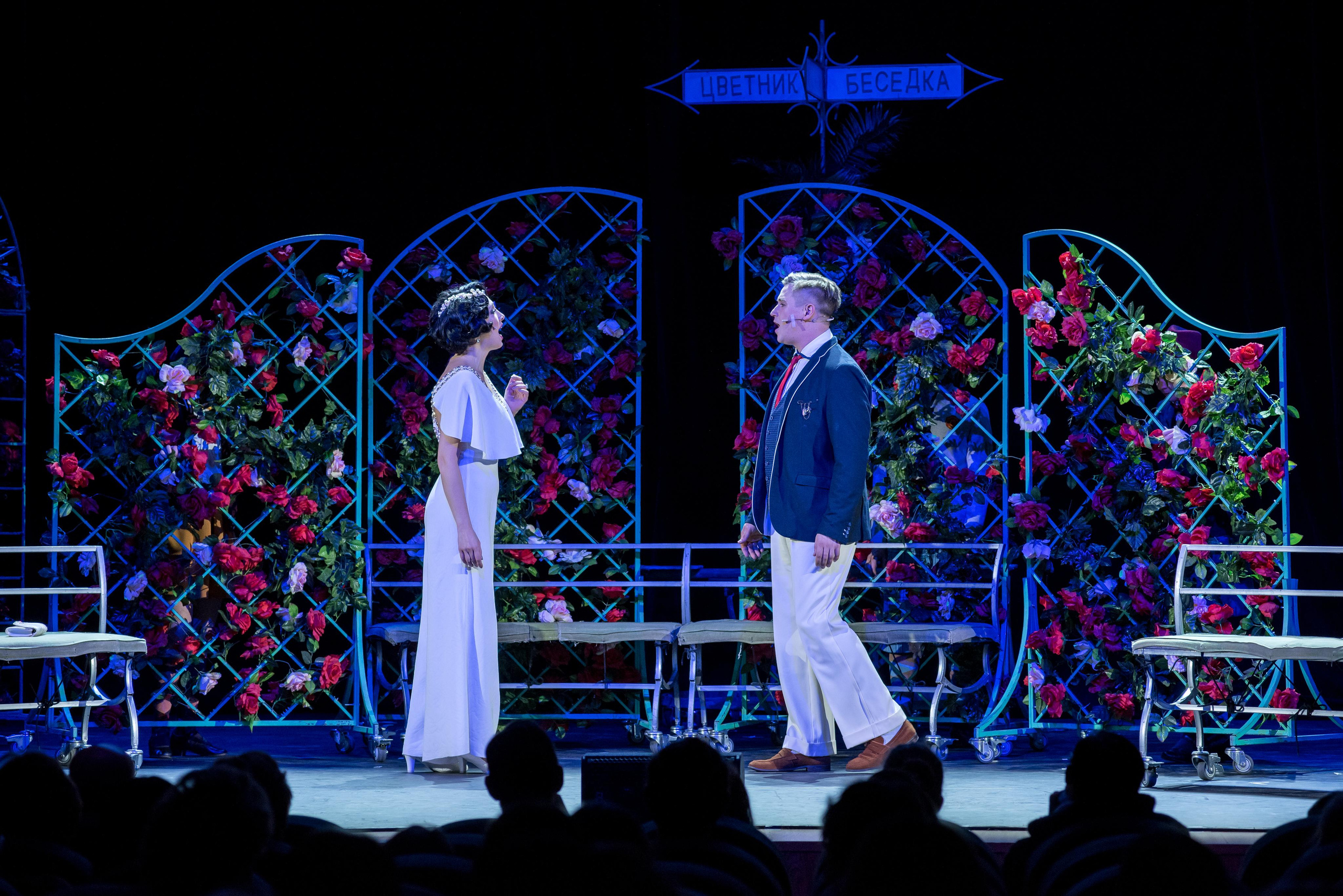 Спектакль «Здравствуйте, я ваша тётя!» — театр «На Басманной». Бренд-фотограф для экспертов и блогеров в Москве Влада Горбовская