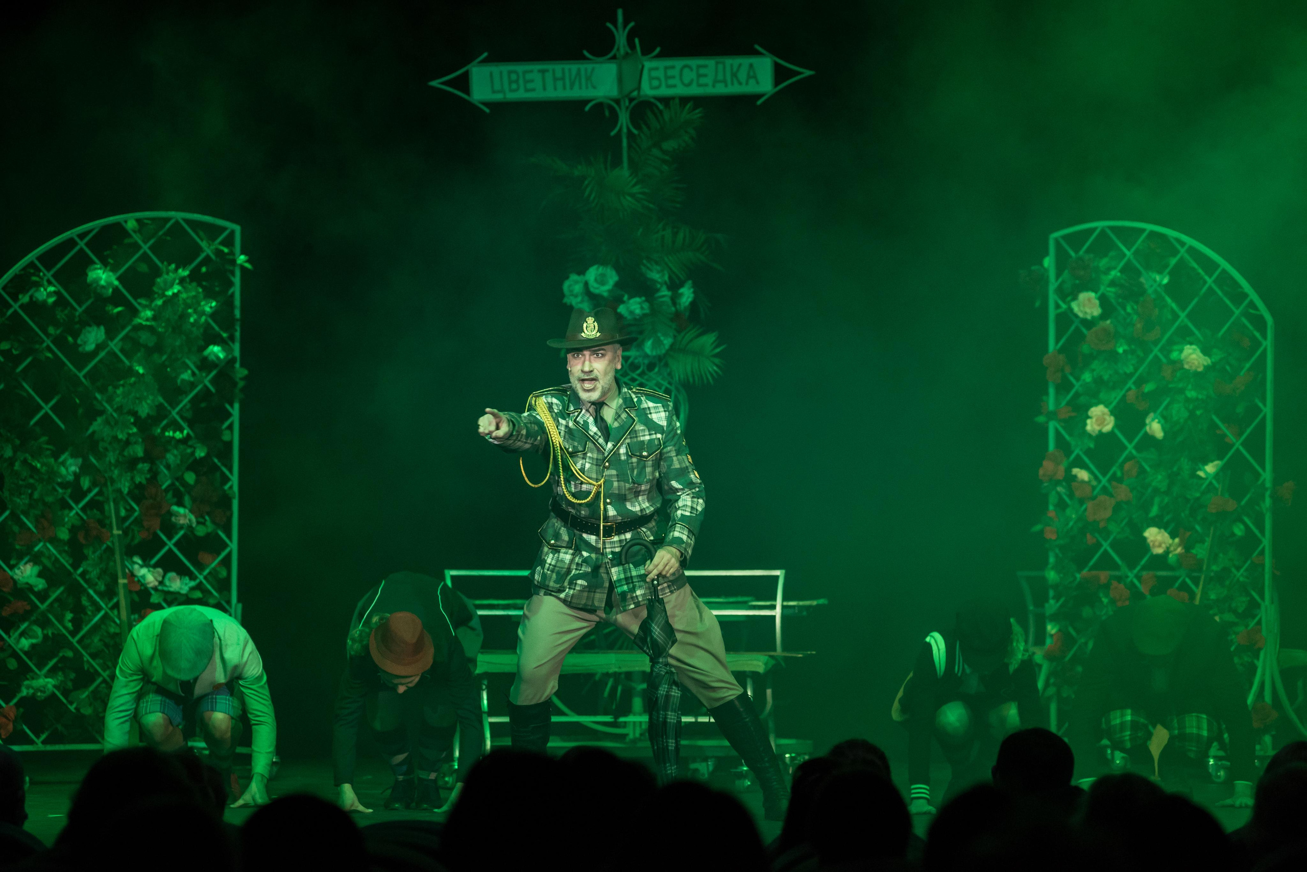 Спектакль «Здравствуйте, я ваша тётя!» — театр «На Басманной». Бренд-фотограф для экспертов и блогеров в Москве Влада Горбовская