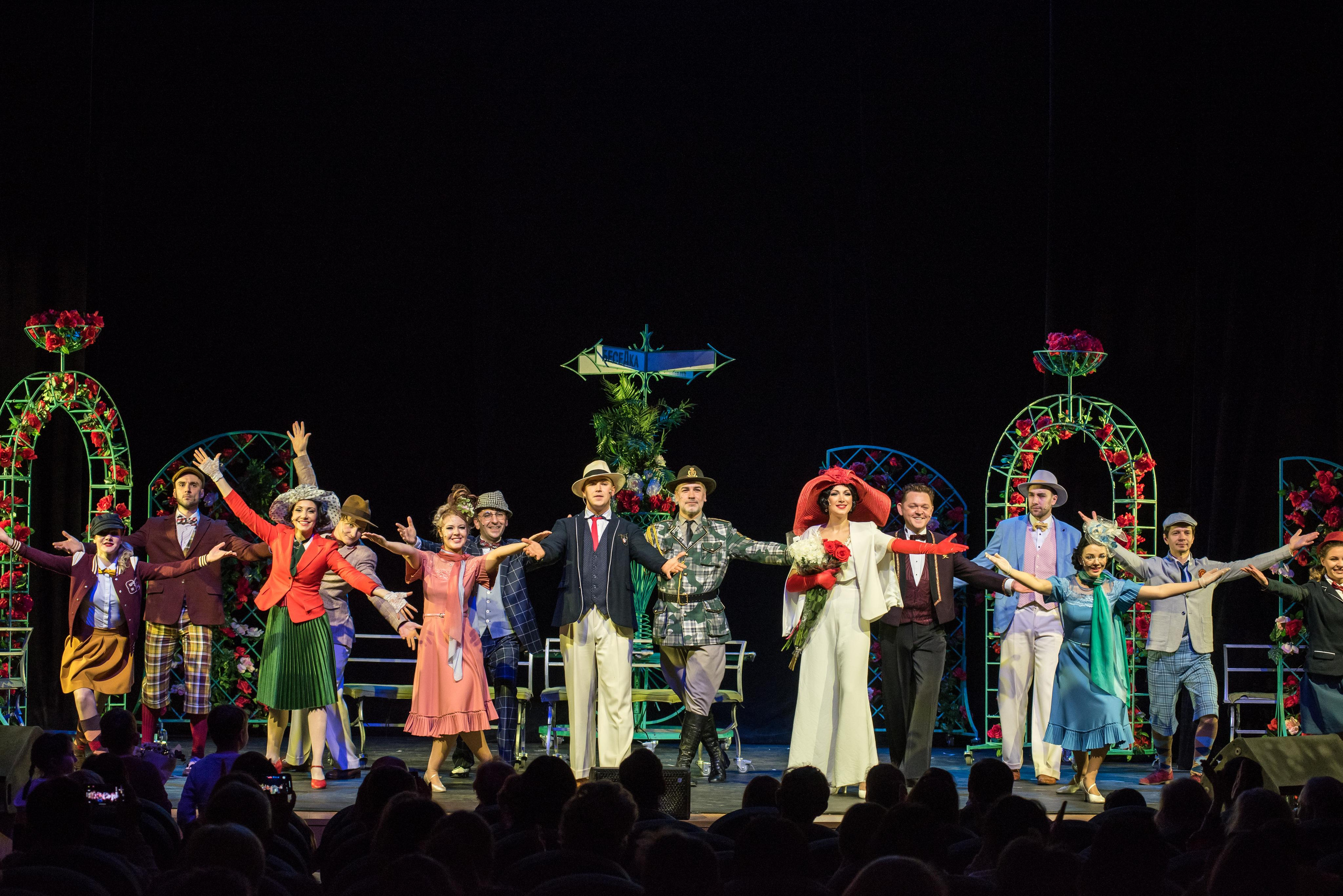 Спектакль «Здравствуйте, я ваша тётя!» — театр «На Басманной». Бренд-фотограф для экспертов и блогеров в Москве Влада Горбовская