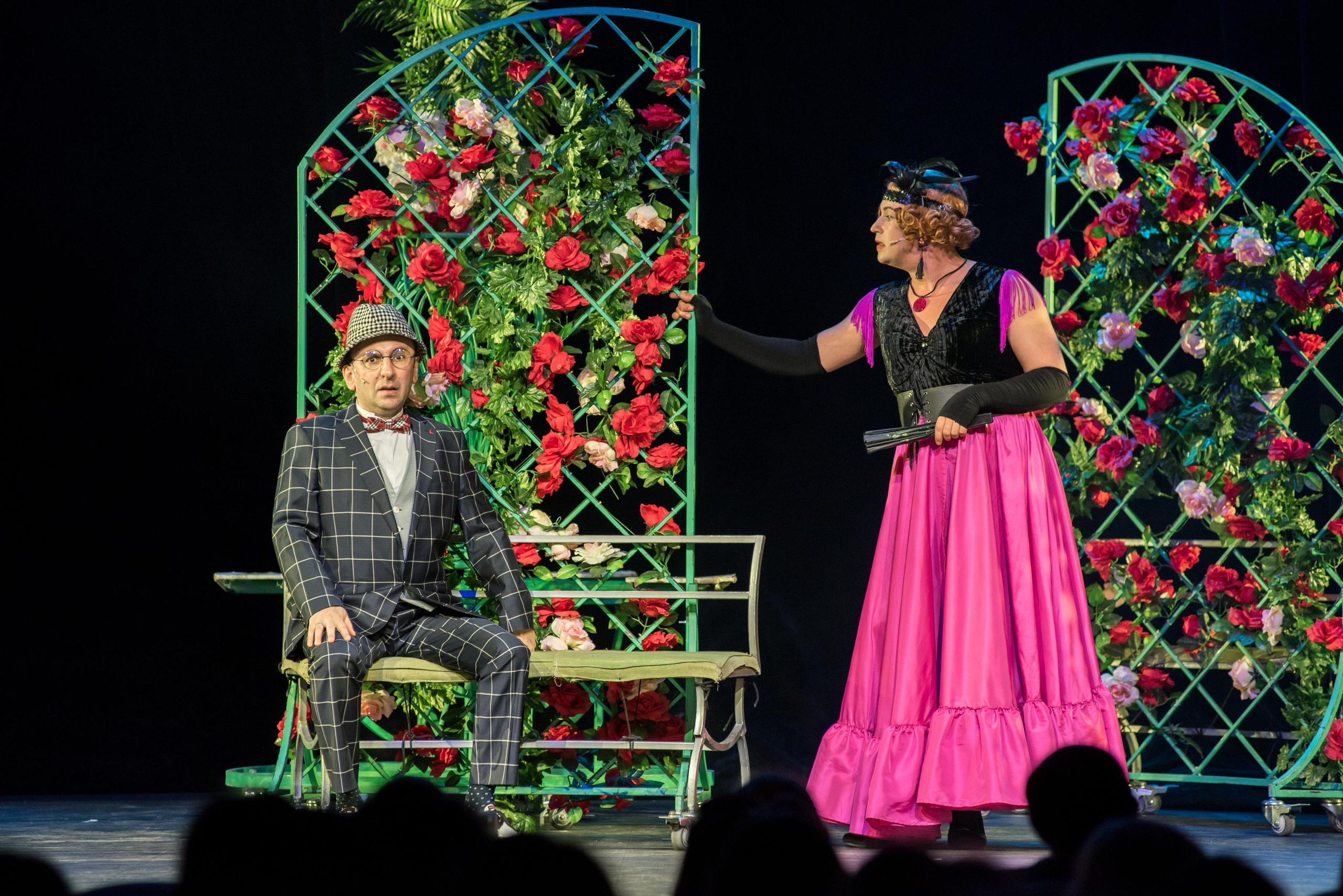 Спектакль «Здравствуйте, я ваша тётя!» — театр «На Басманной». Бренд-фотограф для экспертов и блогеров в Москве Влада Горбовская