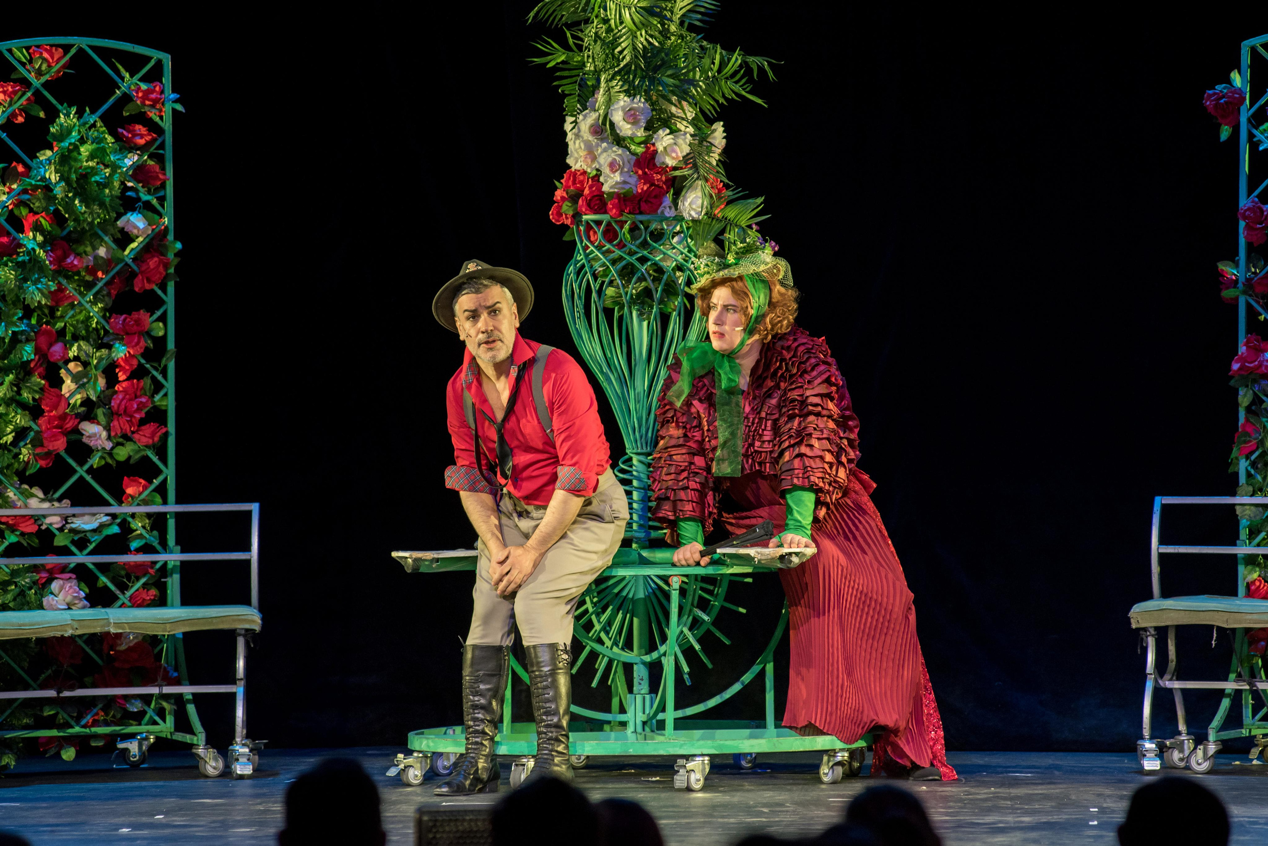 Спектакль «Здравствуйте, я ваша тётя!» — театр «На Басманной». Бренд-фотограф для экспертов и блогеров в Москве Влада Горбовская