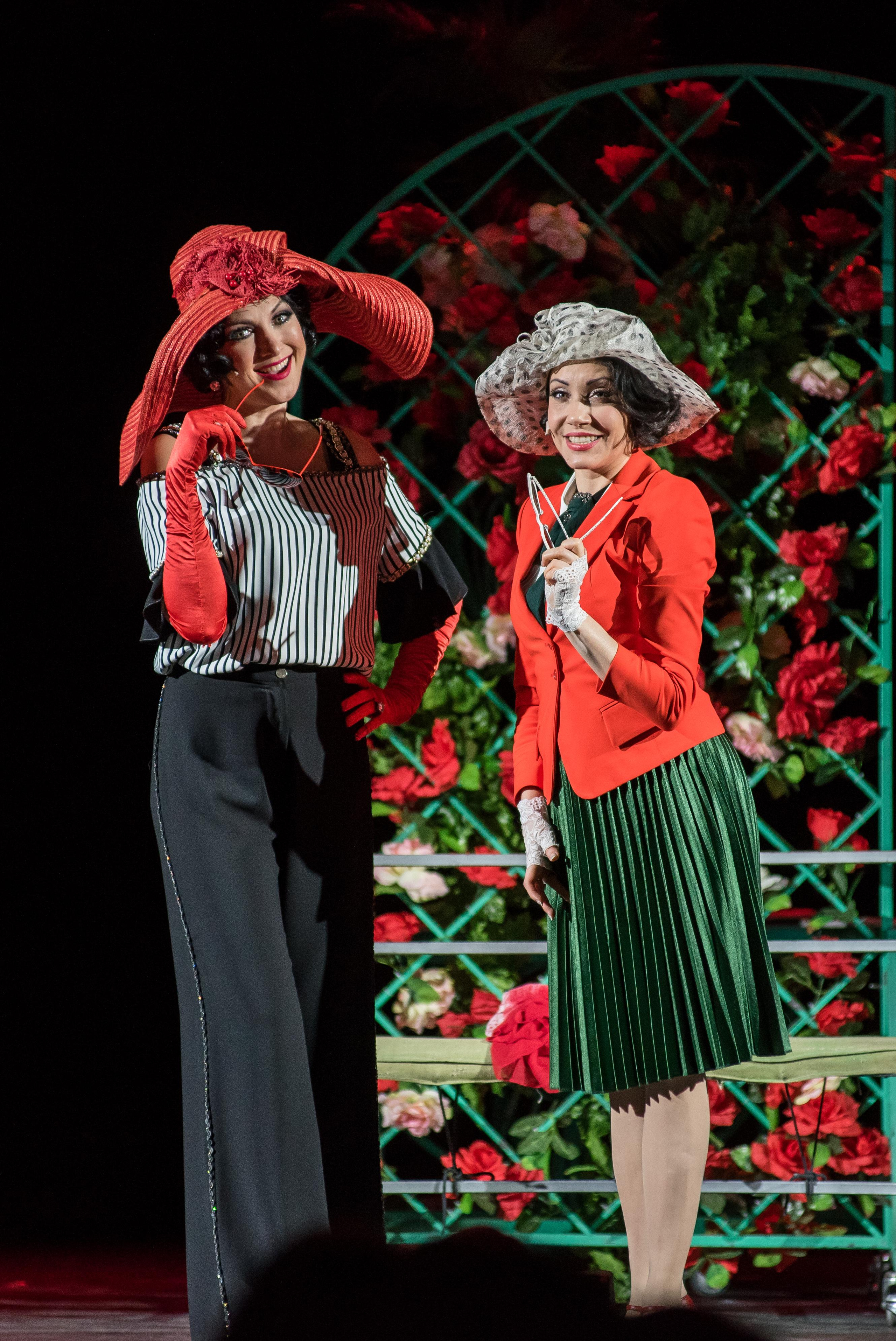 Спектакль «Здравствуйте, я ваша тётя!» — театр «На Басманной». Бренд-фотограф для экспертов и блогеров в Москве Влада Горбовская