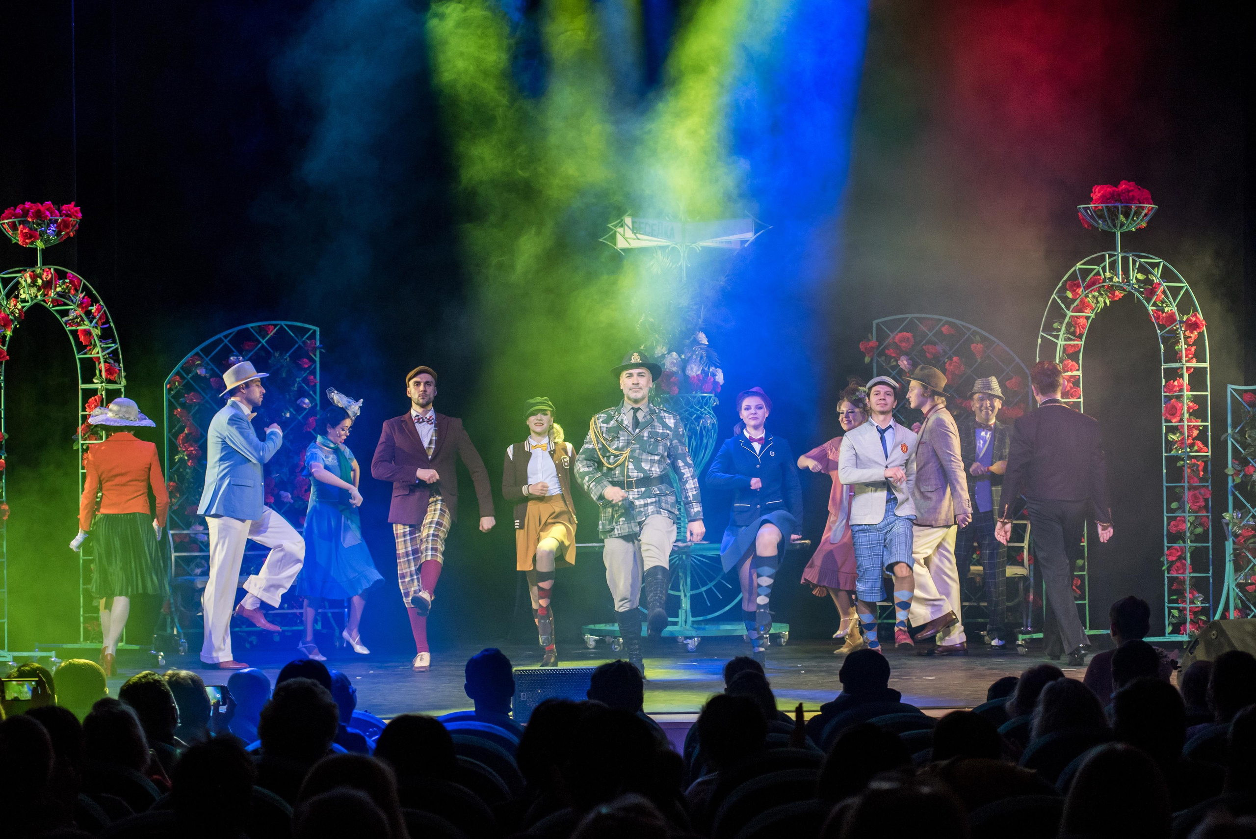 Спектакль «Здравствуйте, я ваша тётя!» — театр «На Басманной». Бренд-фотограф для экспертов и блогеров в Москве Влада Горбовская