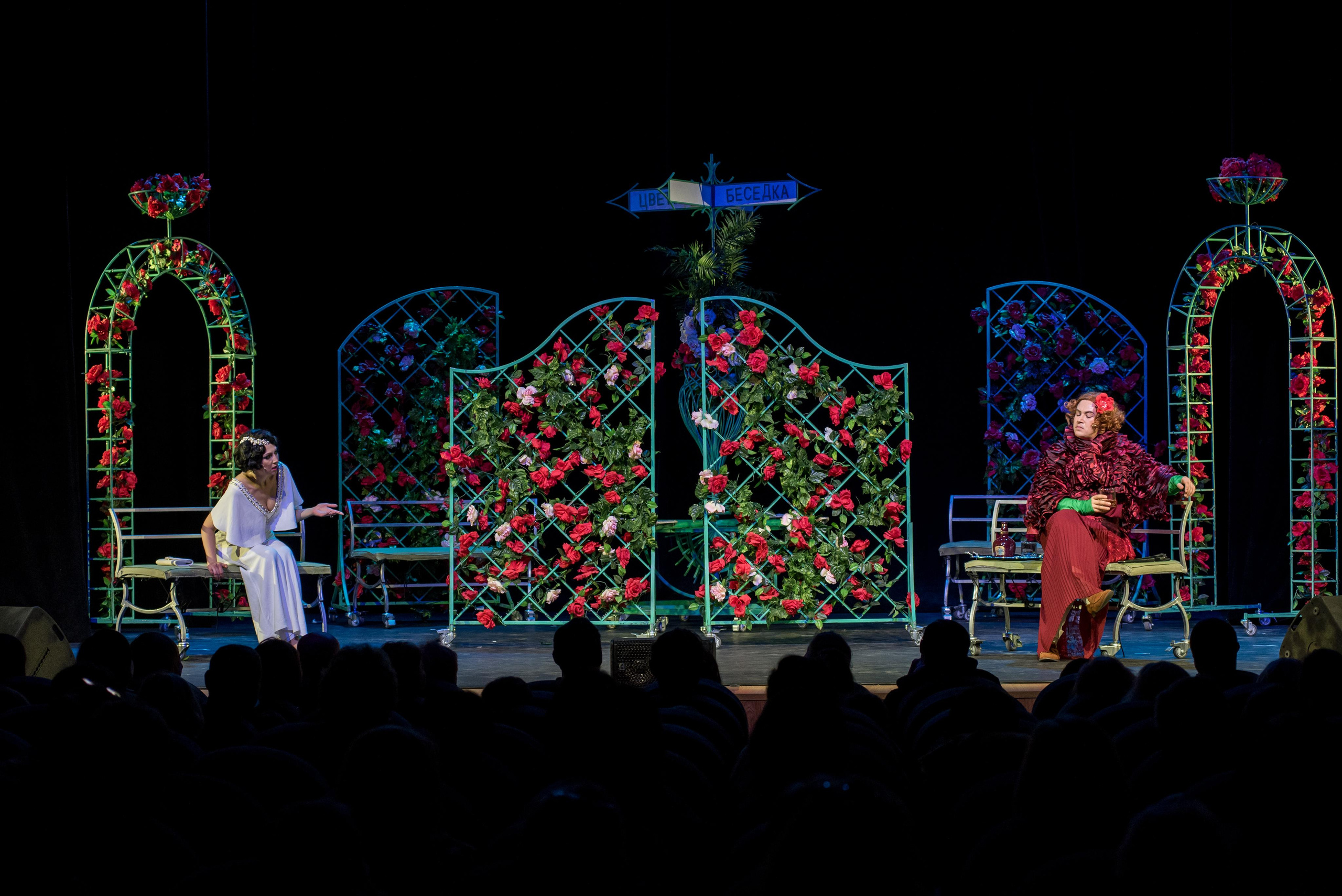 Спектакль «Здравствуйте, я ваша тётя!» — театр «На Басманной». Бренд-фотограф для экспертов и блогеров в Москве Влада Горбовская