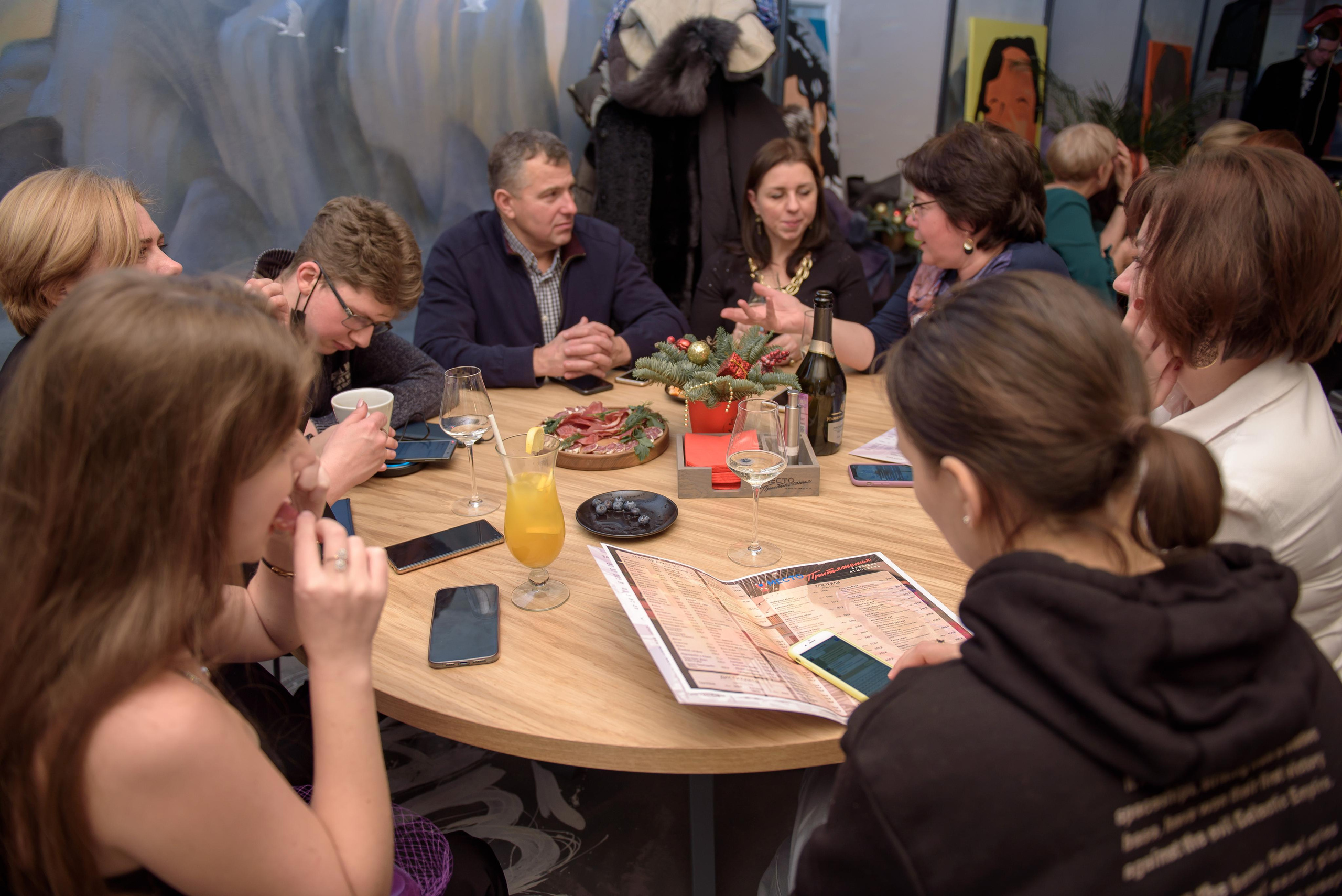 Открытие кафе-бара на Никольской. Бренд-фотограф для экспертов и блогеров в Москве Влада Горбовская