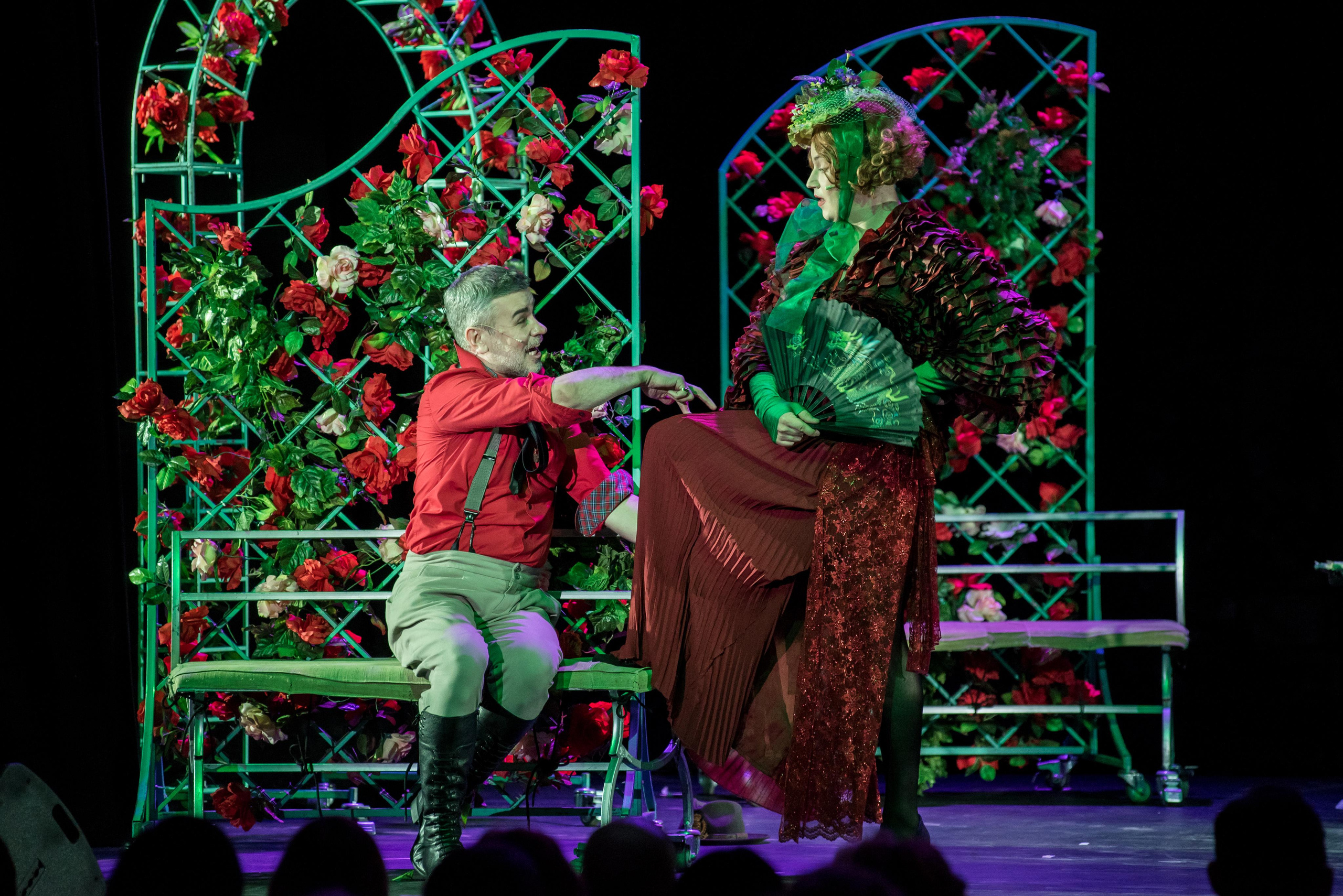 Спектакль «Здравствуйте, я ваша тётя!» — театр «На Басманной». Бренд-фотограф для экспертов и блогеров в Москве Влада Горбовская