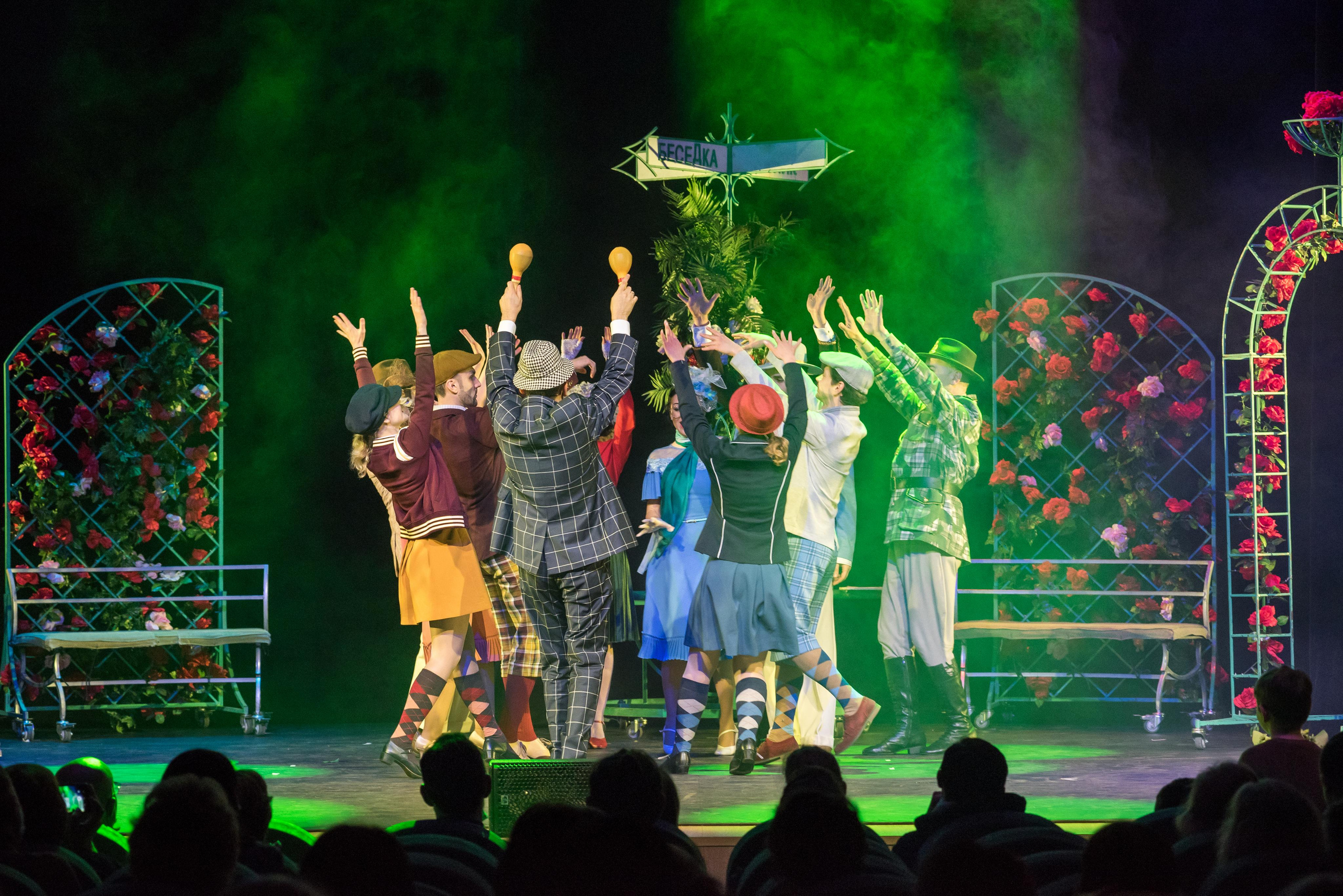 Спектакль «Здравствуйте, я ваша тётя!» — театр «На Басманной». Бренд-фотограф для экспертов и блогеров в Москве Влада Горбовская