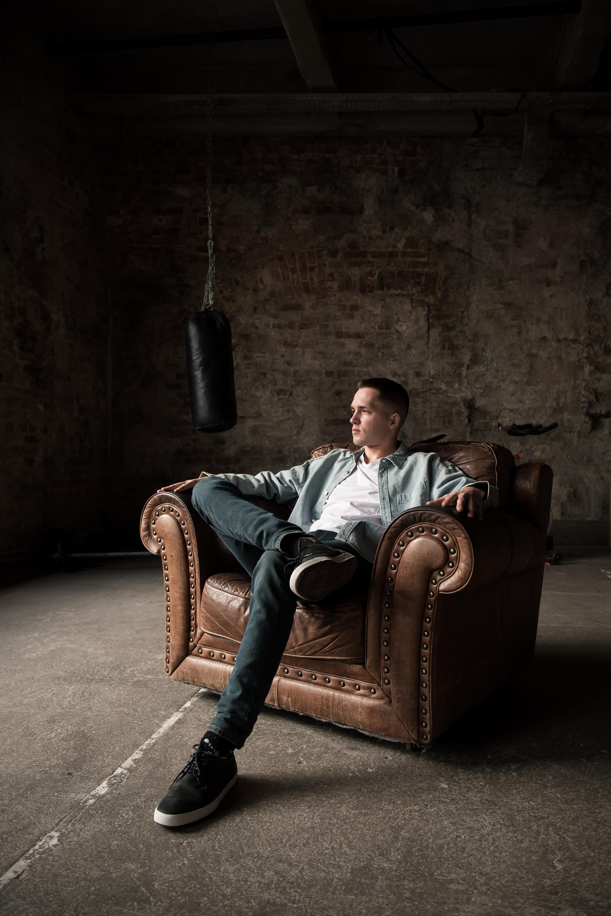 Илья, студия Лампа на Ткацкой. Бренд-фотограф для экспертов и блогеров в Москве Влада Горбовская