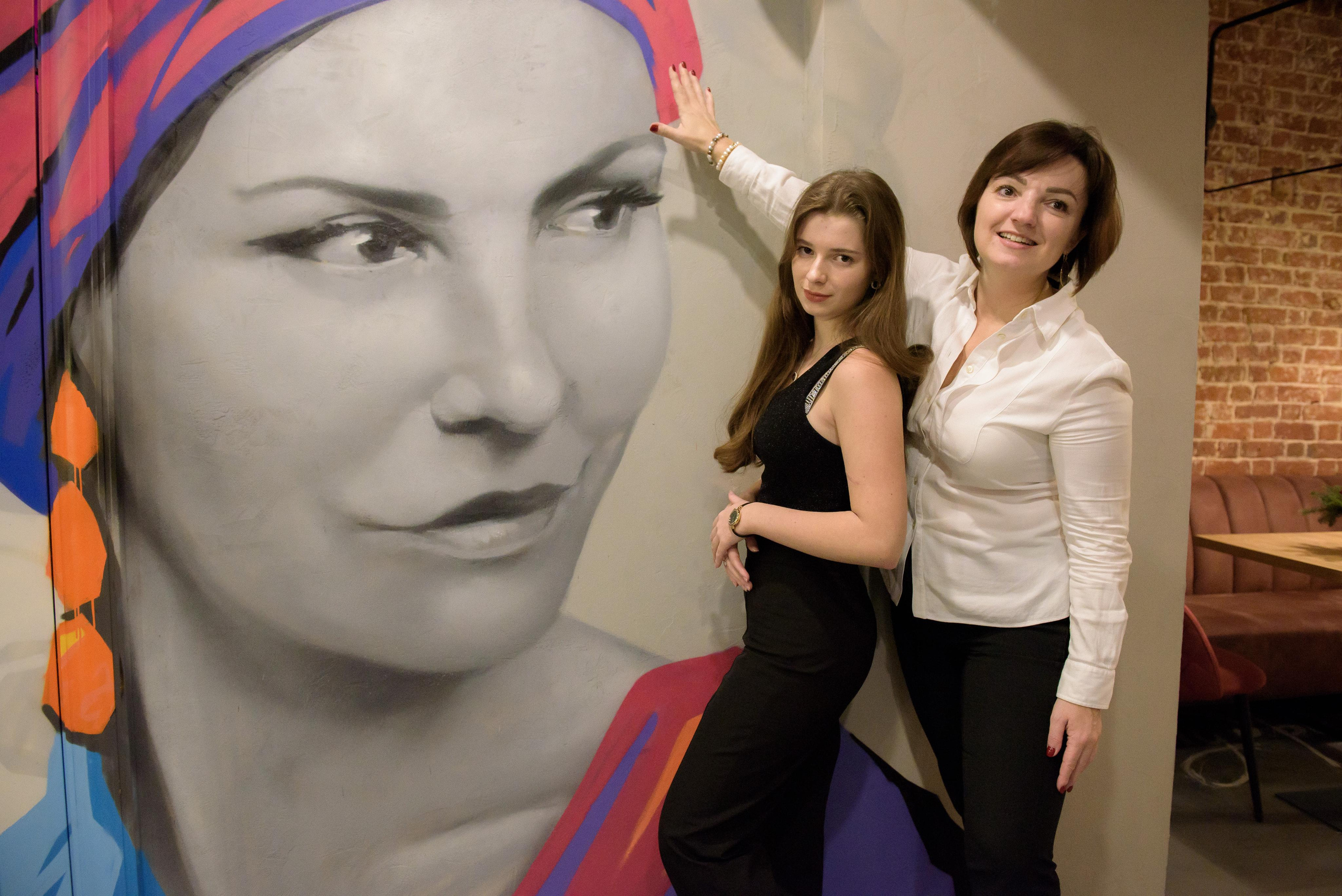 Открытие кафе-бара на Никольской. Бренд-фотограф для экспертов и блогеров в Москве Влада Горбовская