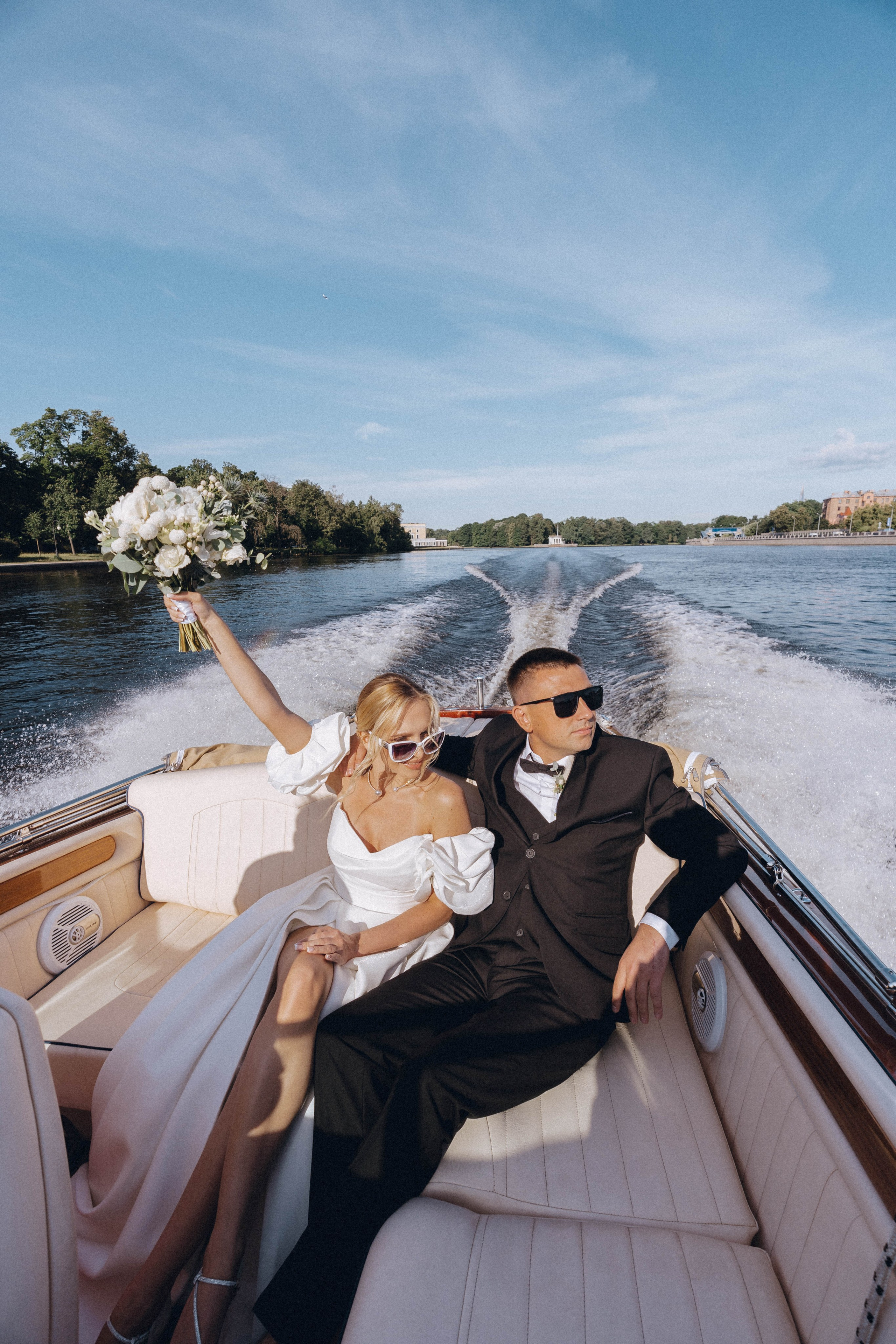 СВАДЕНБНАЯ СЬЕМКА НА КАТЕРЕ ПО КАНАЛАМ САНКТ-ПЕТЕРБУРГА И В АКВАТОРИИ НЕВЫ. Профессиональный фотограф, Санкт-Петербург — Виктория Богомолова